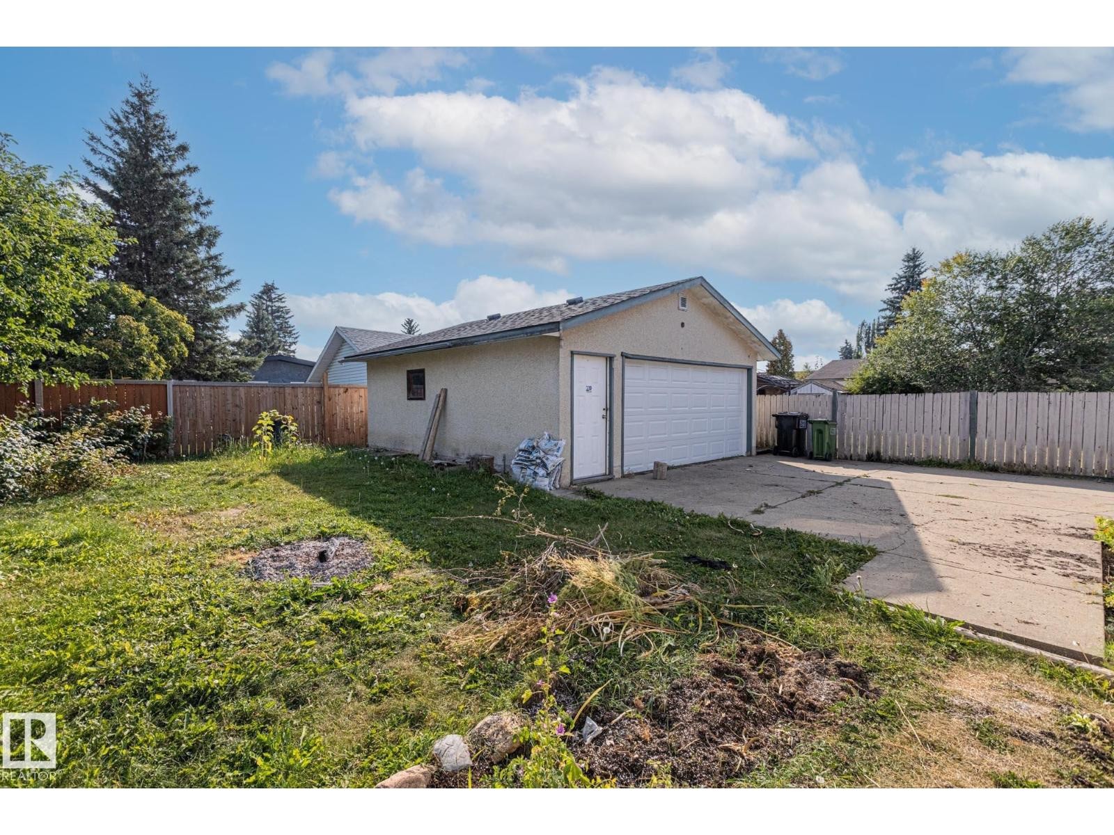 












9911 170 AV NW

,
Edmonton,




Alberta
T5X3G3

