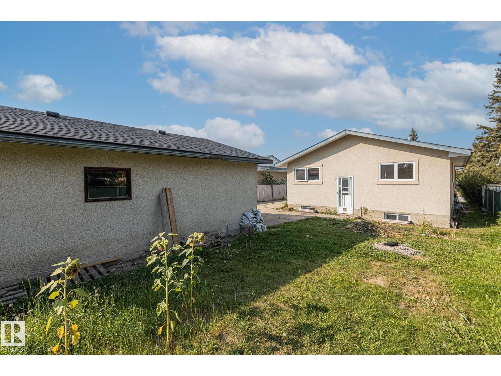 












9911 170 AV NW

,
Edmonton,




Alberta
T5X3G3

