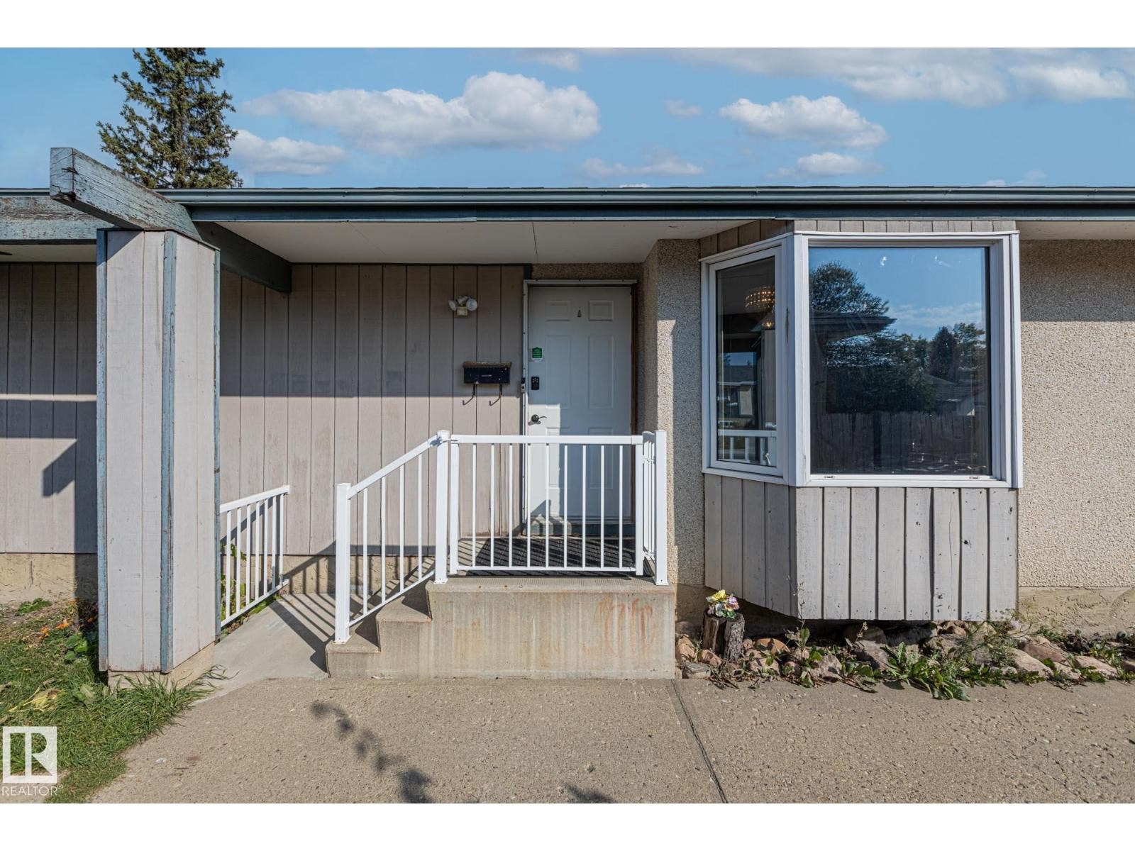 












9911 170 AV NW

,
Edmonton,




Alberta
T5X3G3

