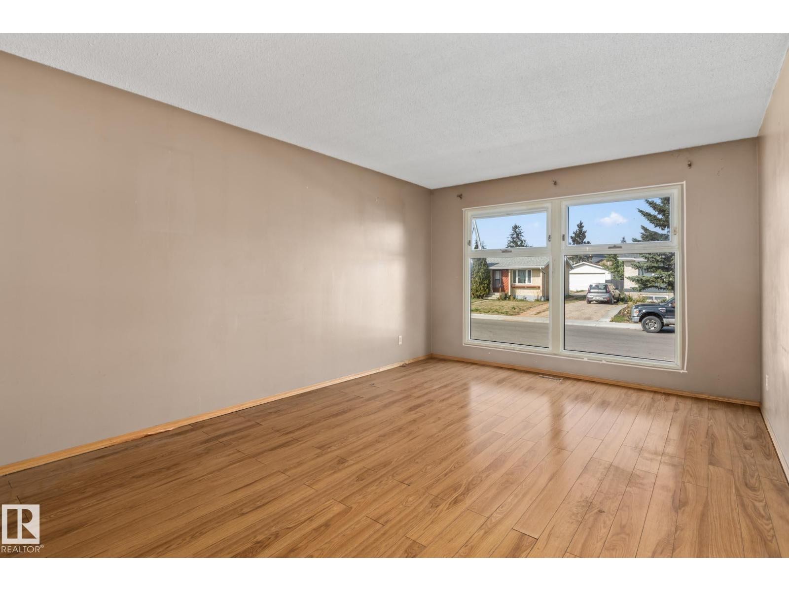 












9911 170 AV NW

,
Edmonton,




Alberta
T5X3G3

