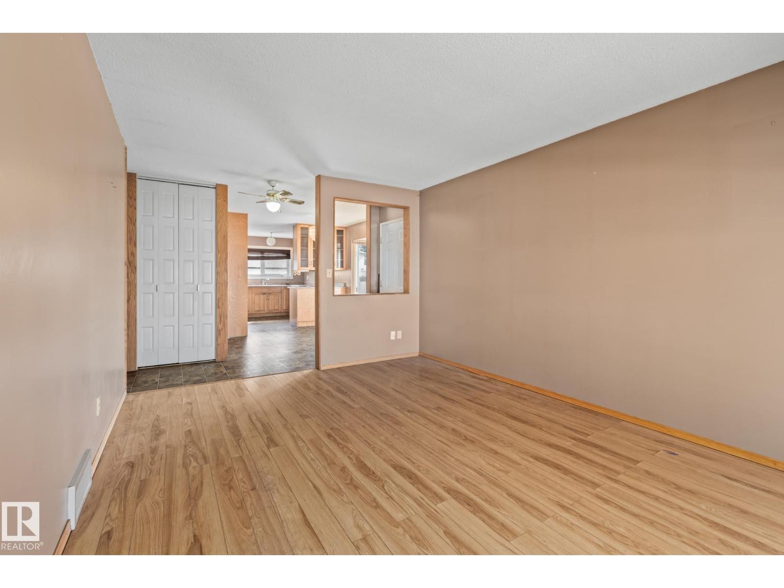












9911 170 AV NW

,
Edmonton,




Alberta
T5X3G3

