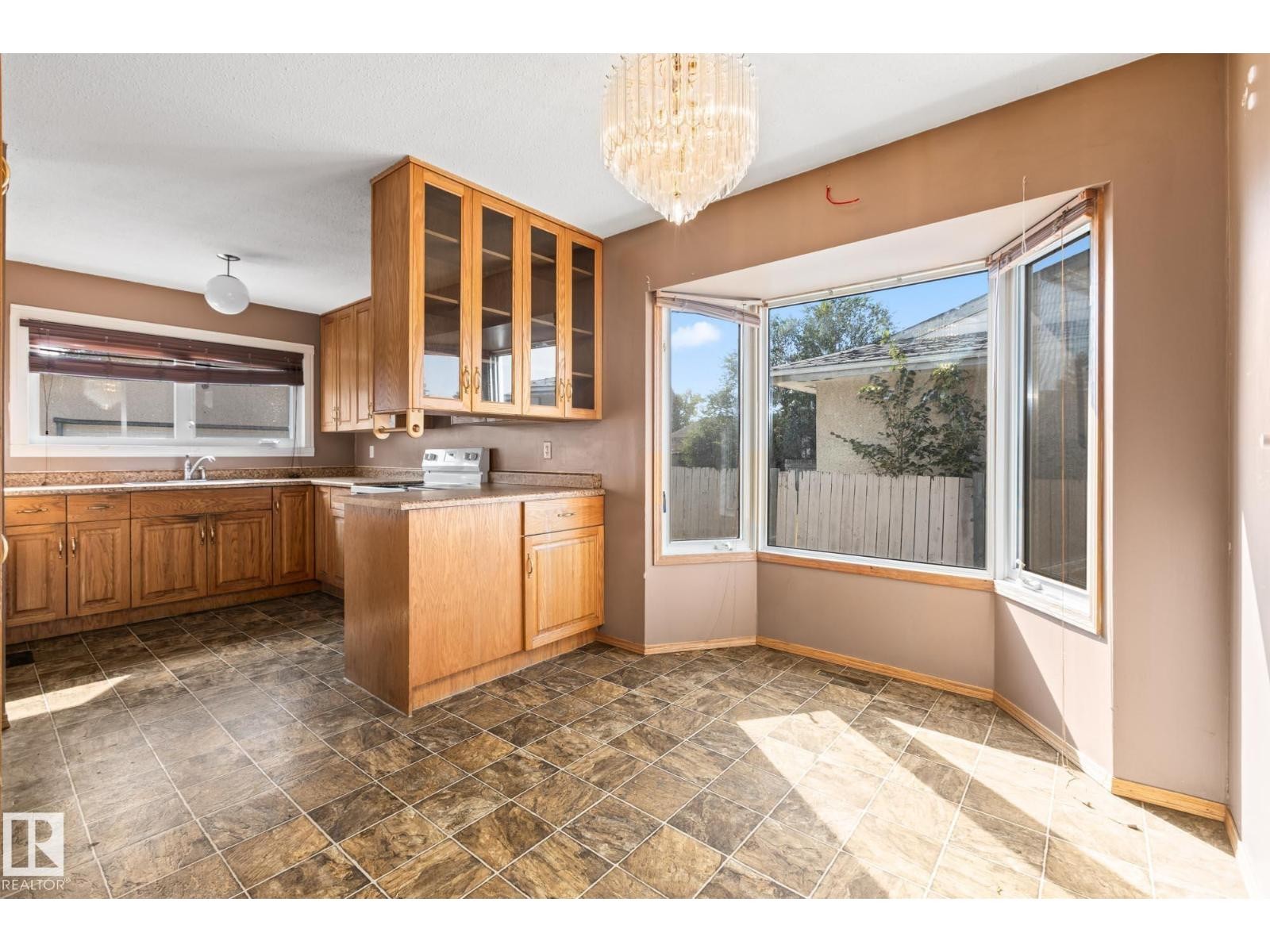 












9911 170 AV NW

,
Edmonton,




Alberta
T5X3G3

