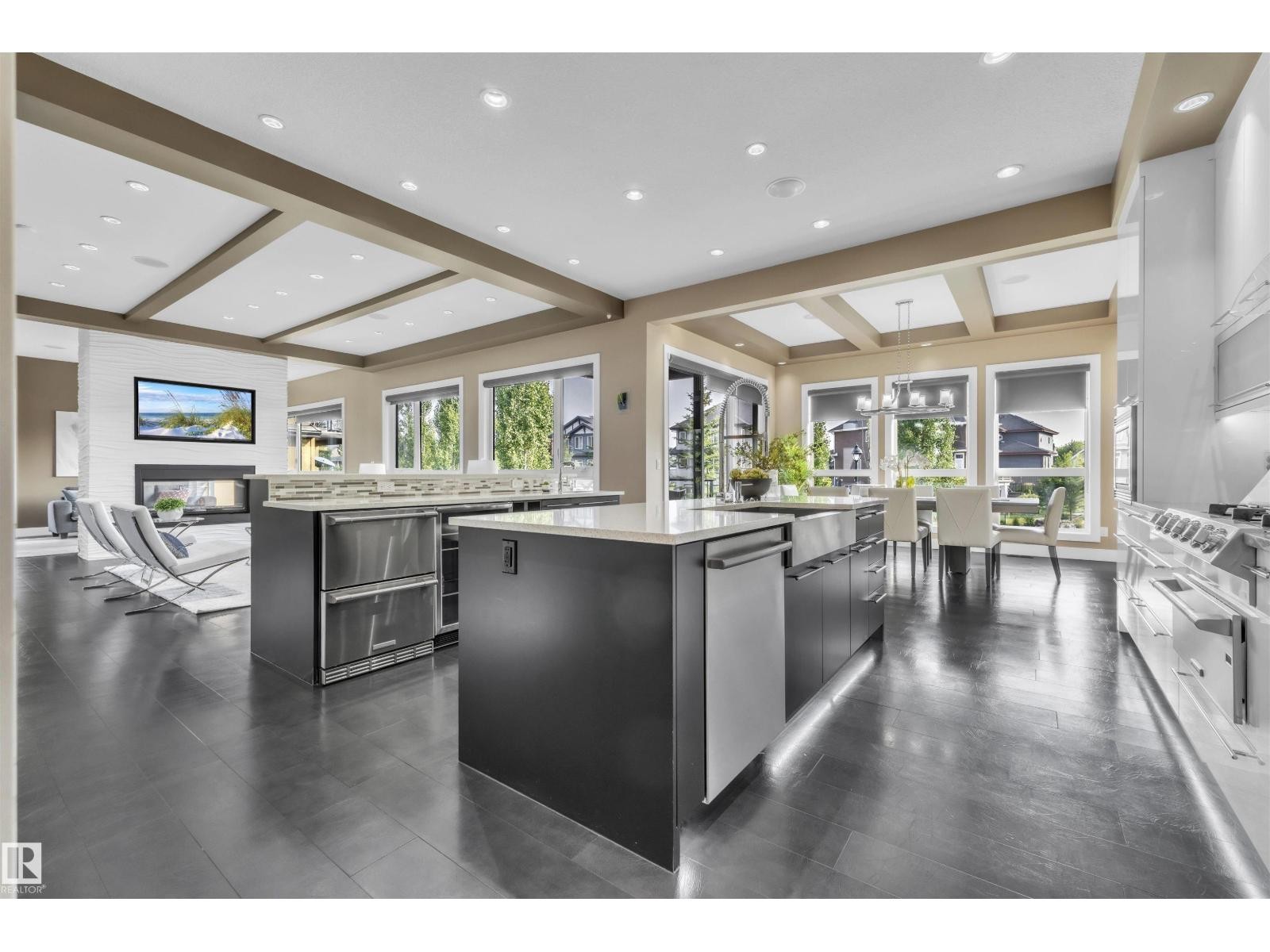 












4727 WOOLSEY CM NW

,
Edmonton,




Alberta
T6W2B9

