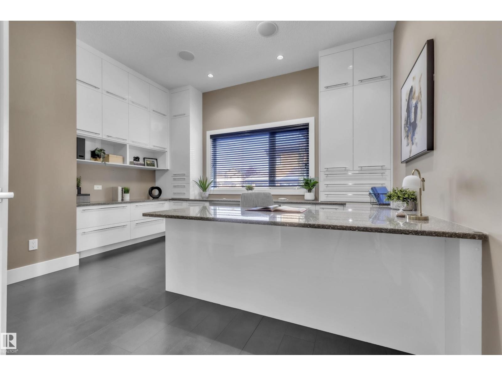 












4727 WOOLSEY CM NW

,
Edmonton,




Alberta
T6W2B9

