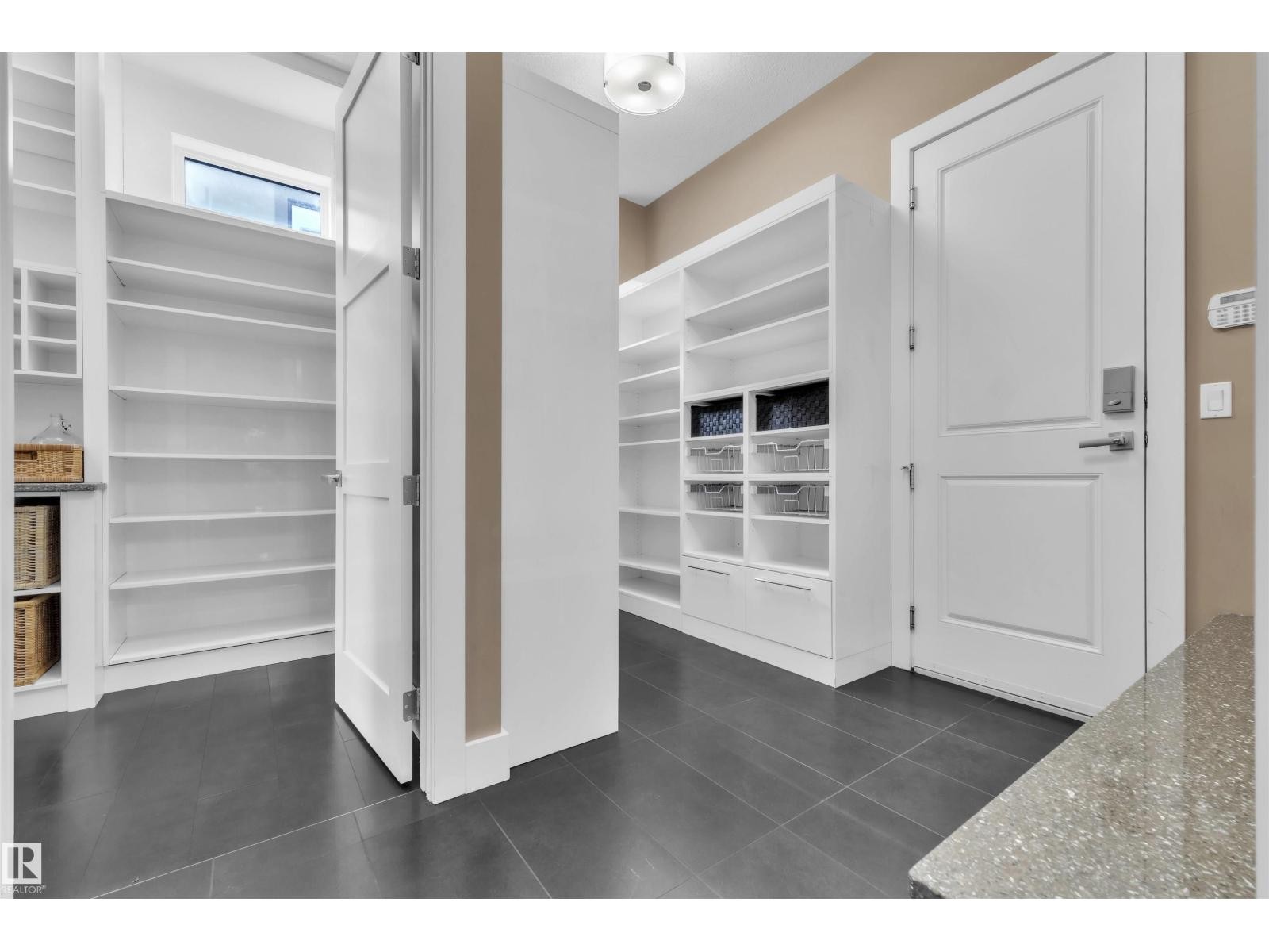 












4727 WOOLSEY CM NW

,
Edmonton,




Alberta
T6W2B9

