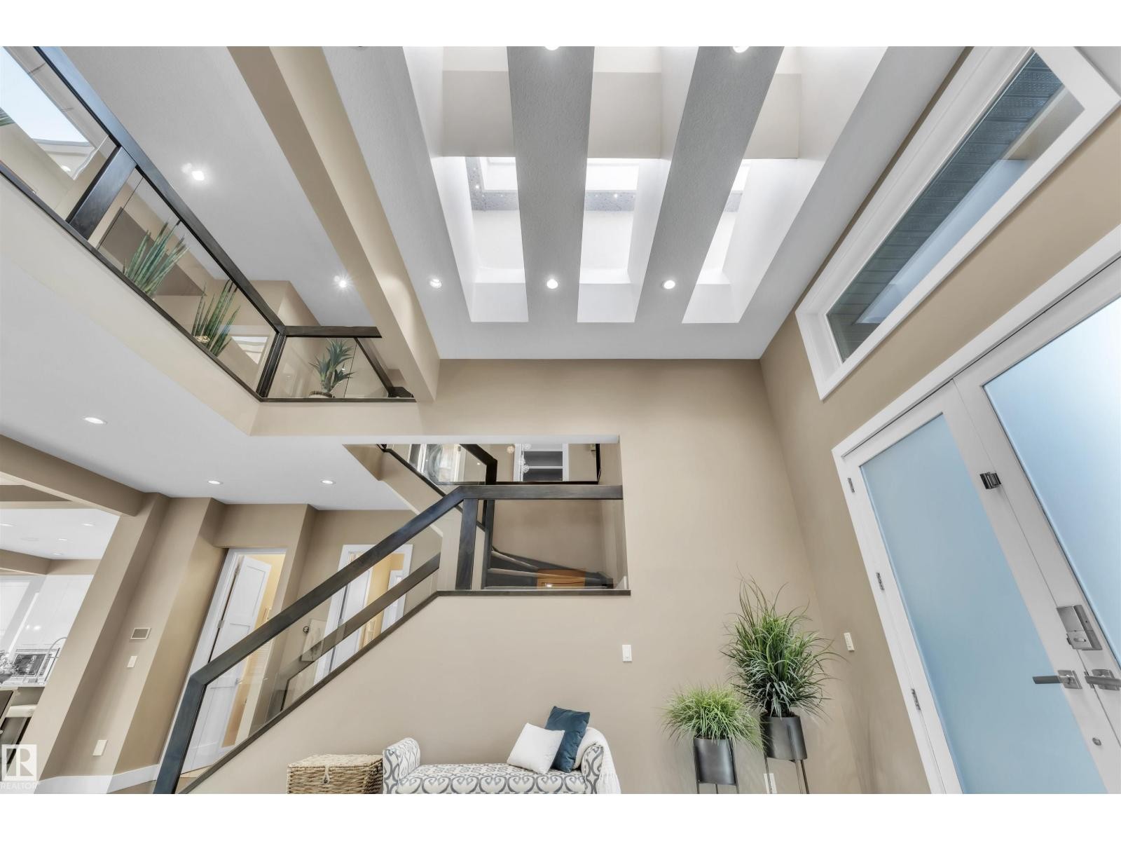 












4727 WOOLSEY CM NW

,
Edmonton,




Alberta
T6W2B9

