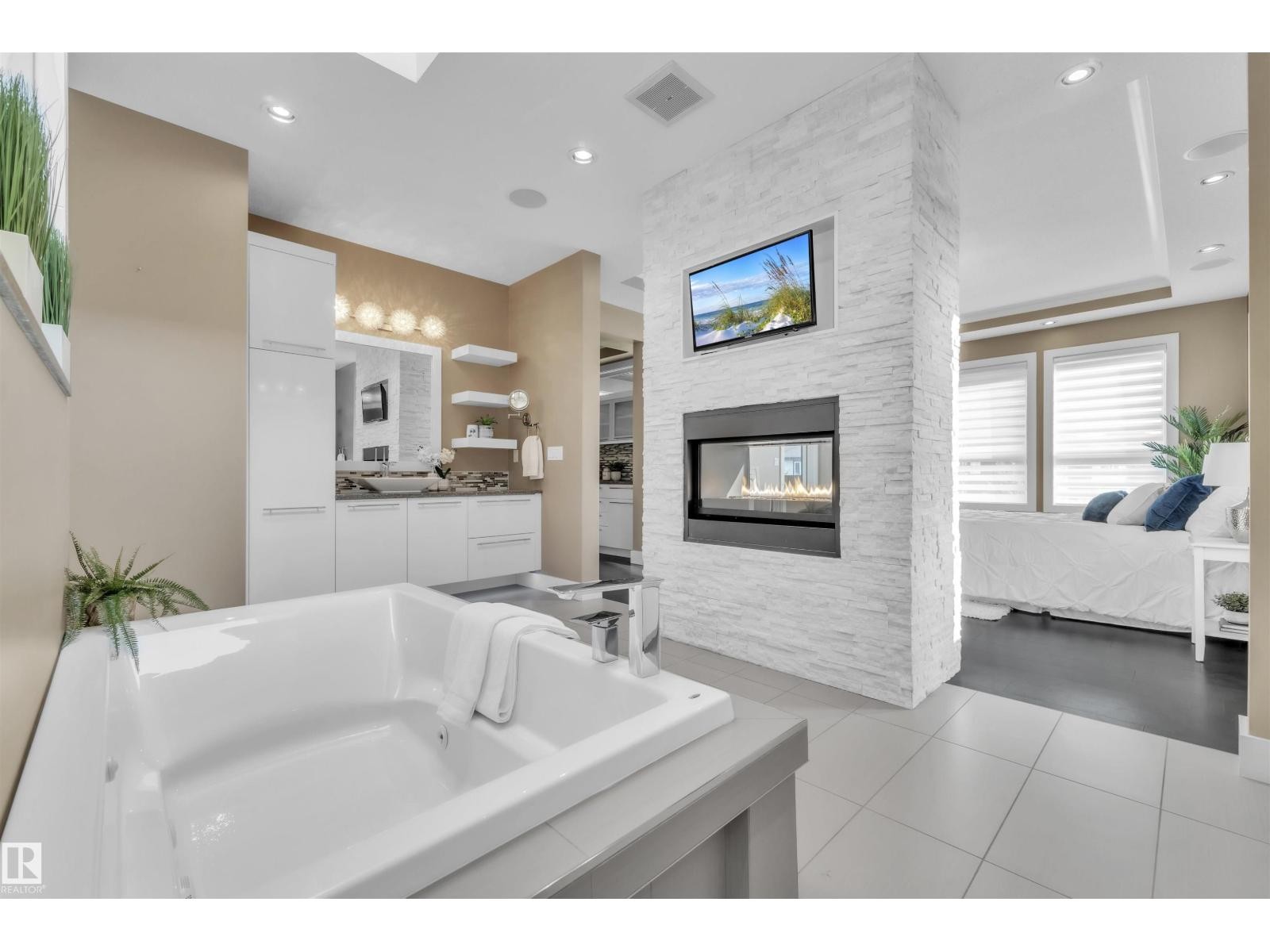 












4727 WOOLSEY CM NW

,
Edmonton,




Alberta
T6W2B9

