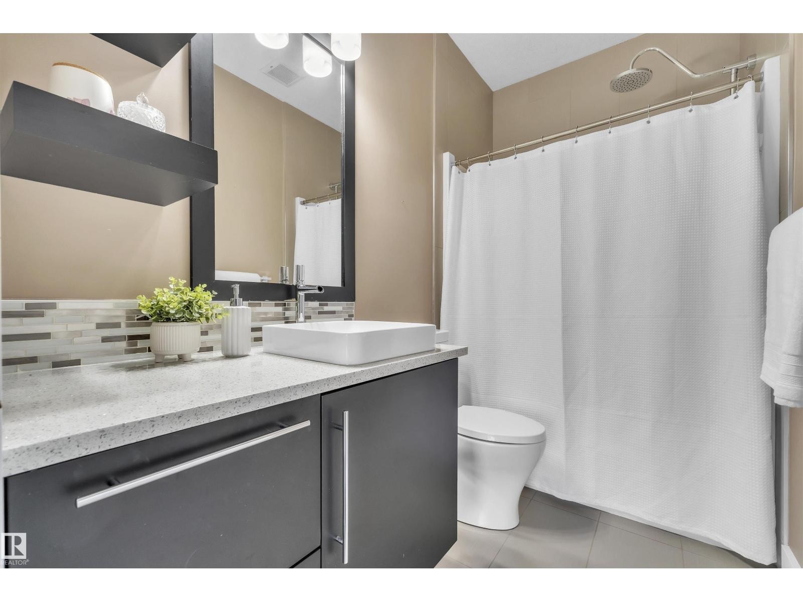 












4727 WOOLSEY CM NW

,
Edmonton,




Alberta
T6W2B9

