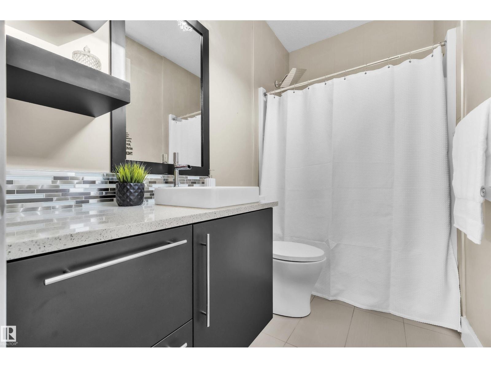 












4727 WOOLSEY CM NW

,
Edmonton,




Alberta
T6W2B9

