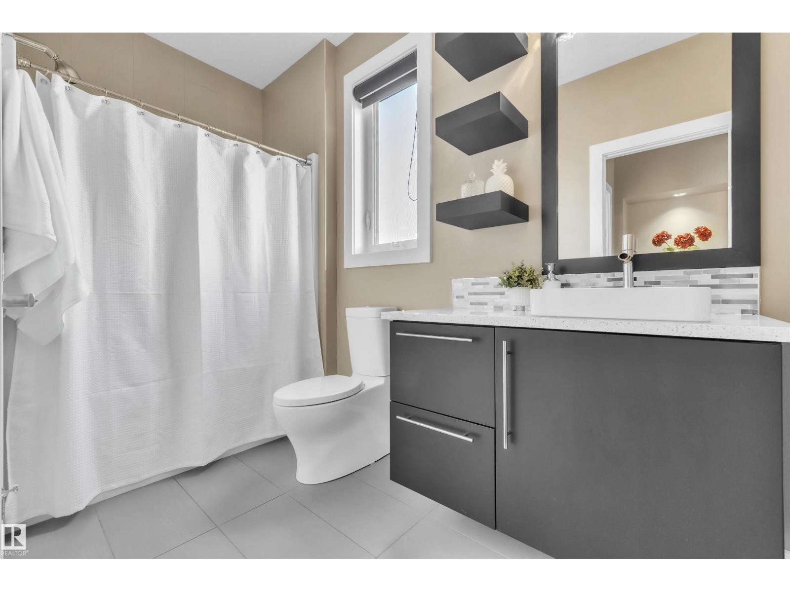 












4727 WOOLSEY CM NW

,
Edmonton,




Alberta
T6W2B9

