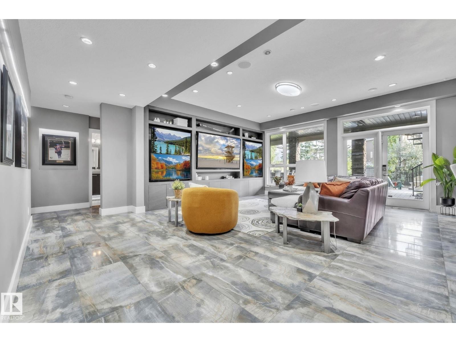 












4727 WOOLSEY CM NW

,
Edmonton,




Alberta
T6W2B9

