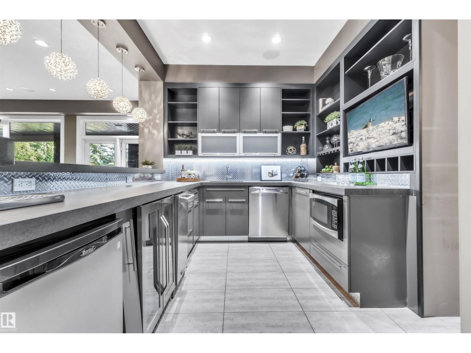 












4727 WOOLSEY CM NW

,
Edmonton,




Alberta
T6W2B9

