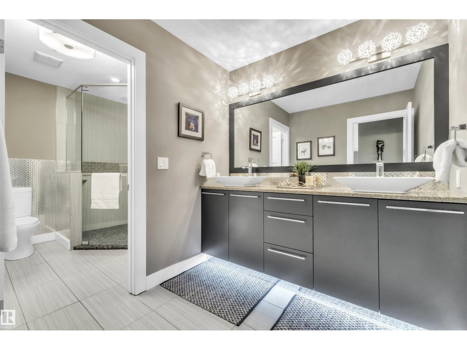 












4727 WOOLSEY CM NW

,
Edmonton,




Alberta
T6W2B9

