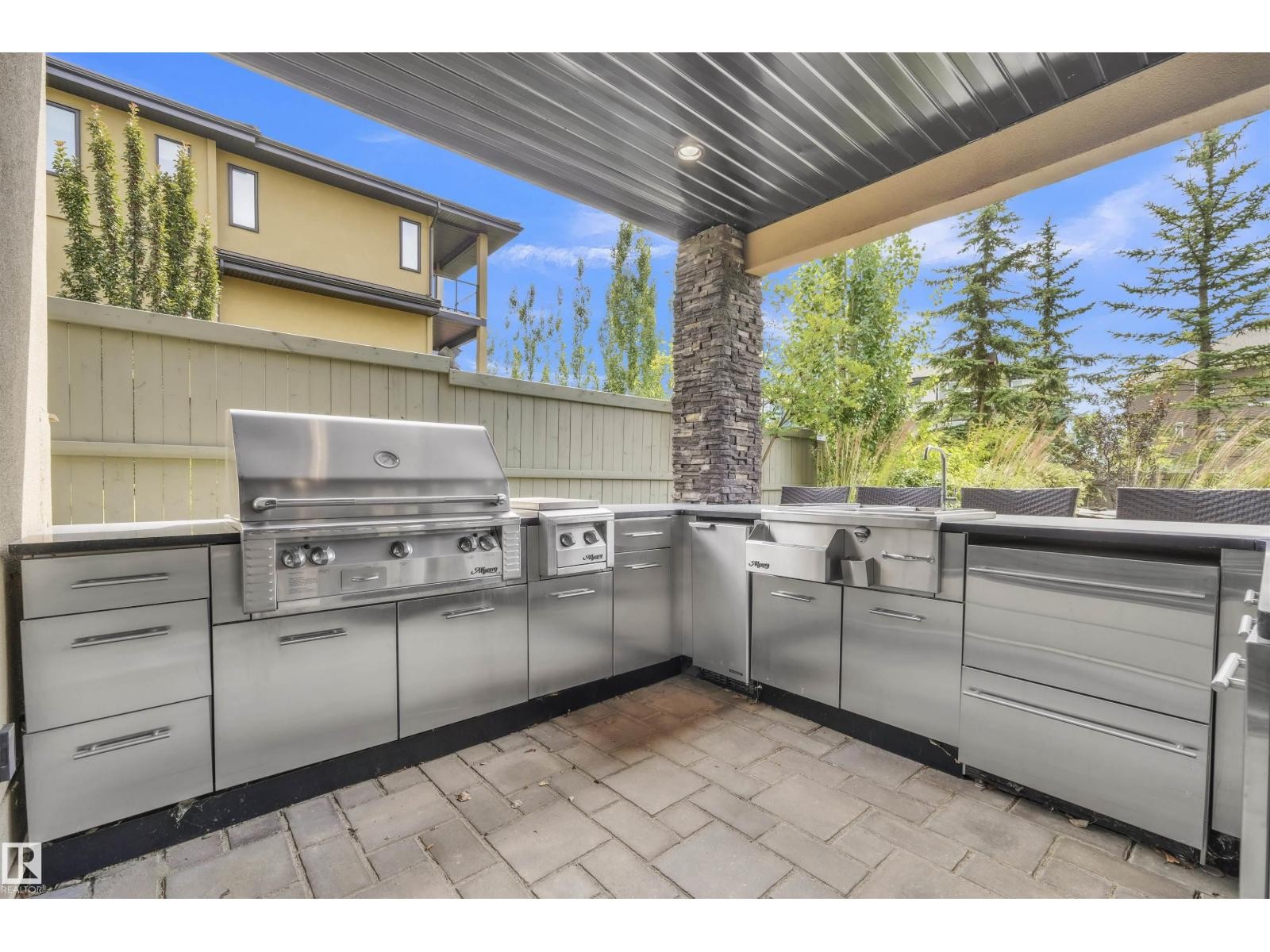 












4727 WOOLSEY CM NW

,
Edmonton,




Alberta
T6W2B9

