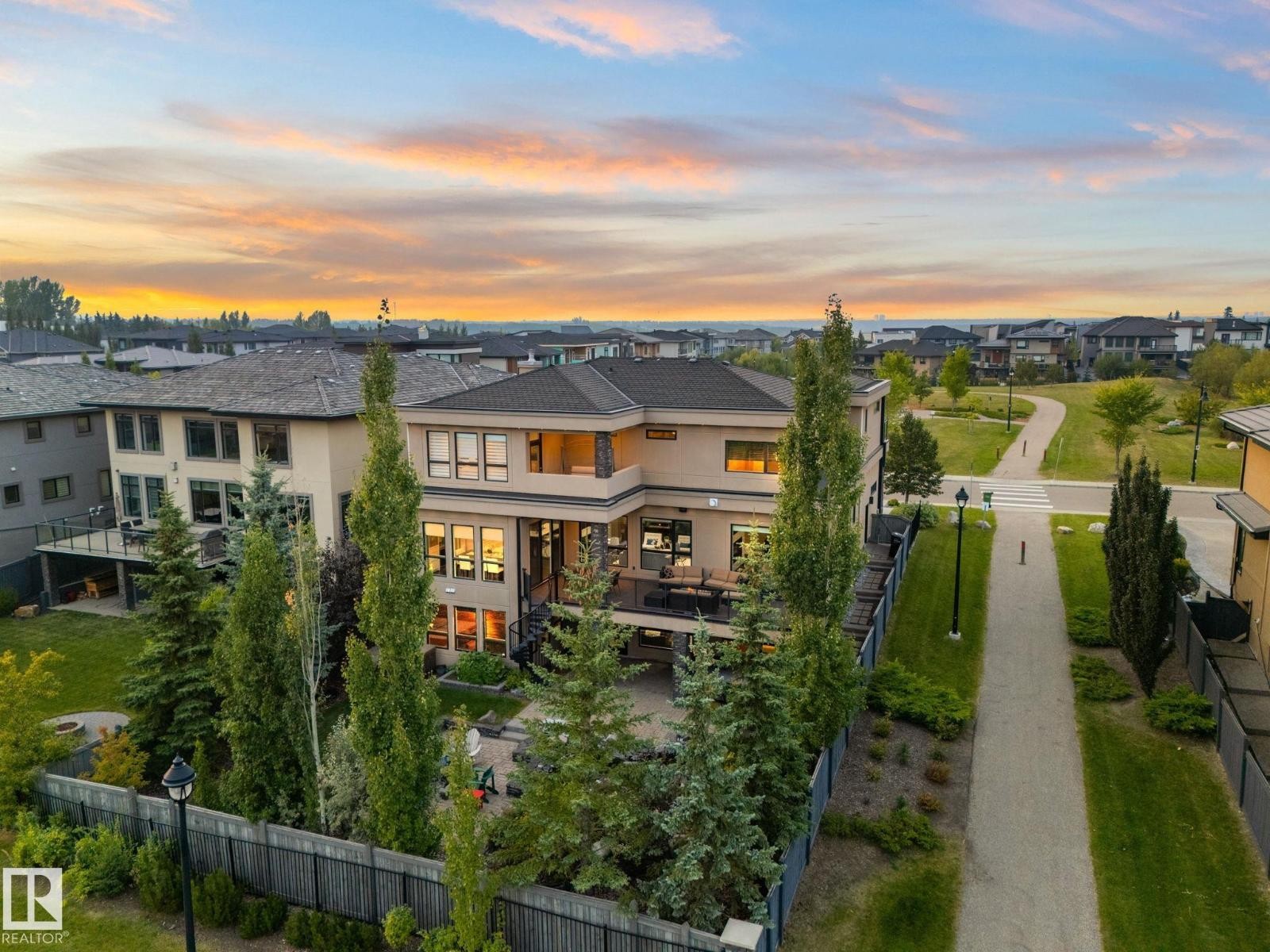 












4727 WOOLSEY CM NW

,
Edmonton,




Alberta
T6W2B9

