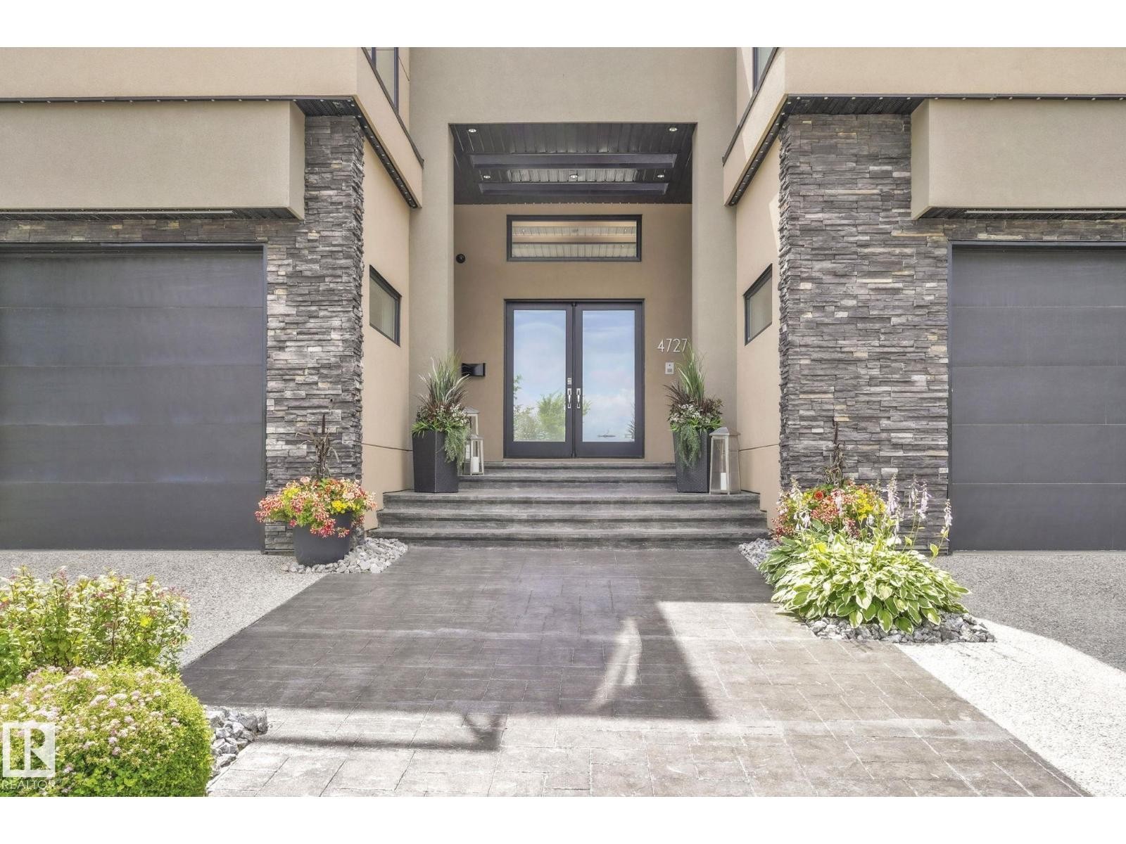 












4727 WOOLSEY CM NW

,
Edmonton,




Alberta
T6W2B9

