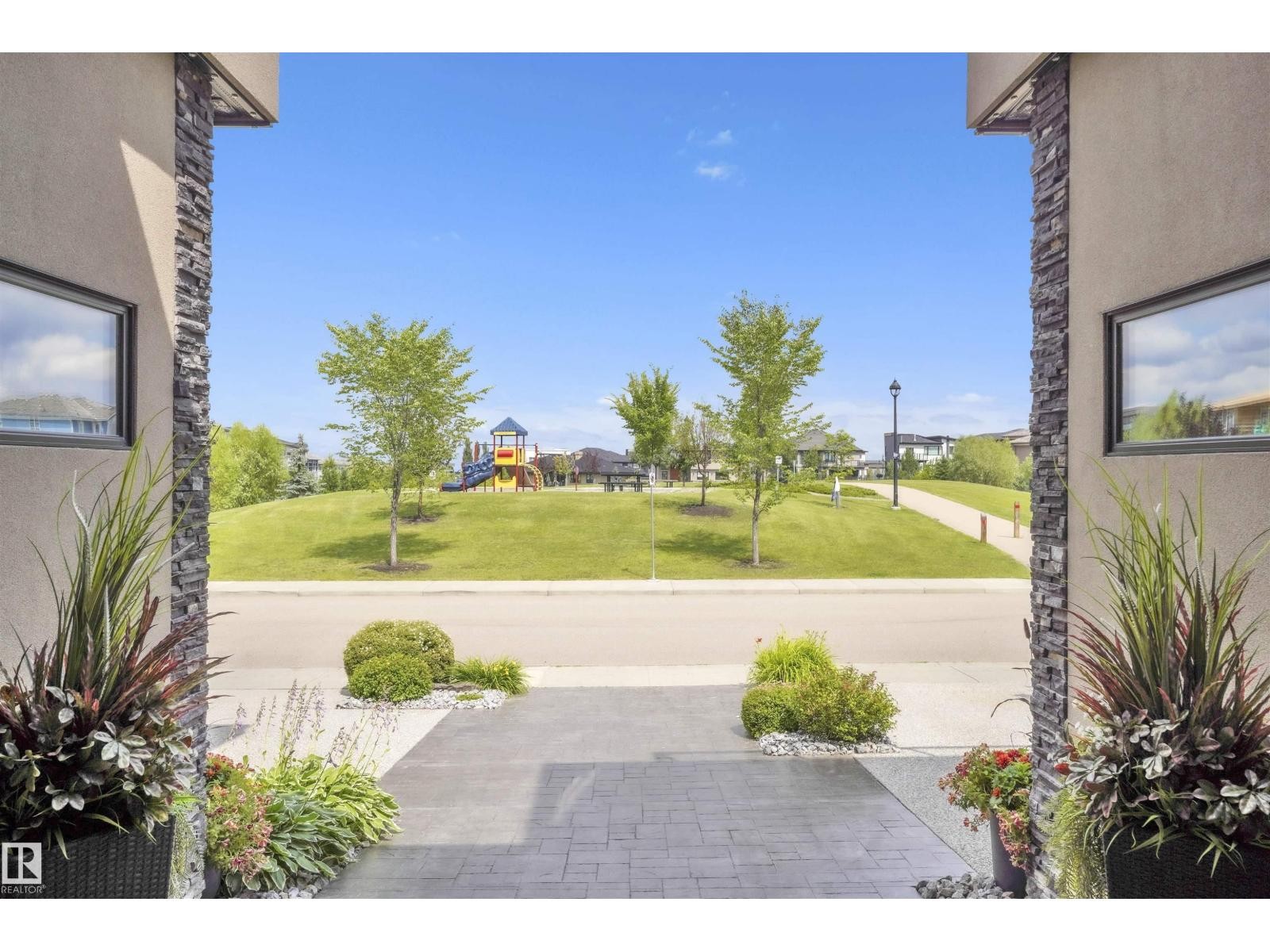 












4727 WOOLSEY CM NW

,
Edmonton,




Alberta
T6W2B9

