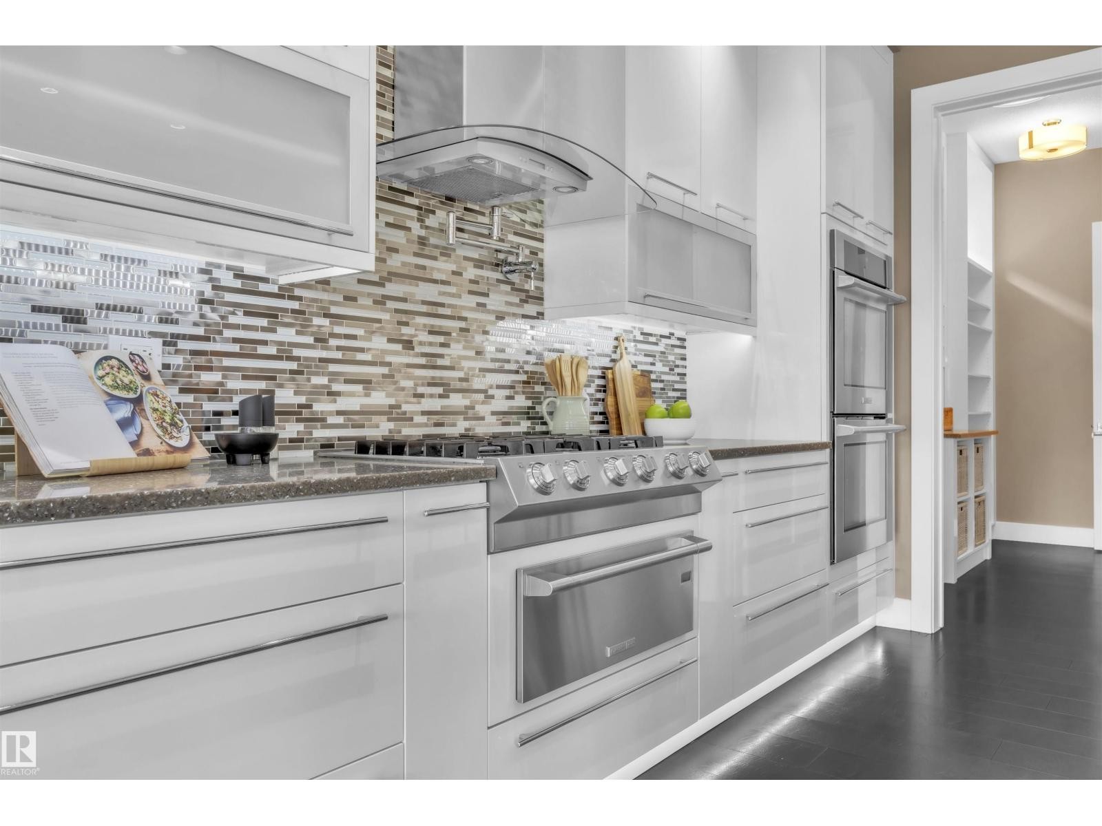 












4727 WOOLSEY CM NW

,
Edmonton,




Alberta
T6W2B9

