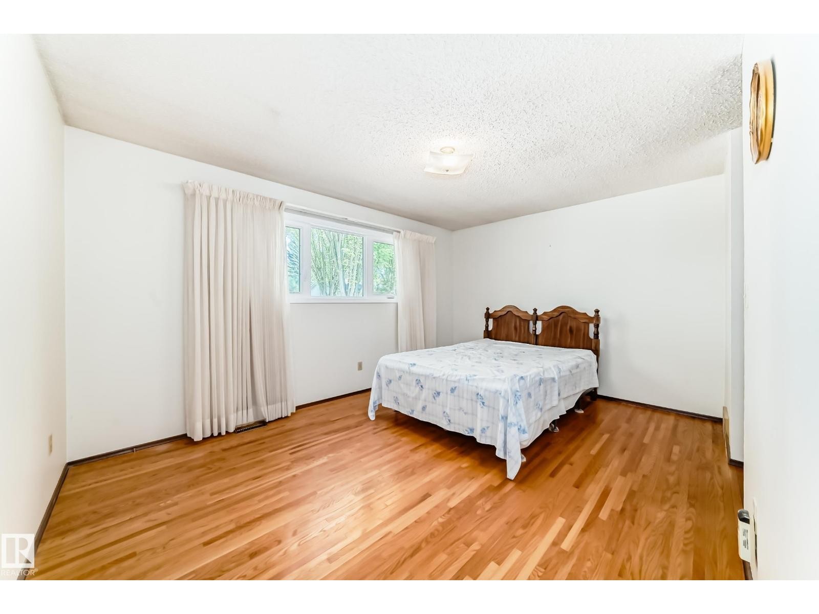 












70 FLEETWOOD CR

,
St. Albert,




Alberta
T8N1R5

