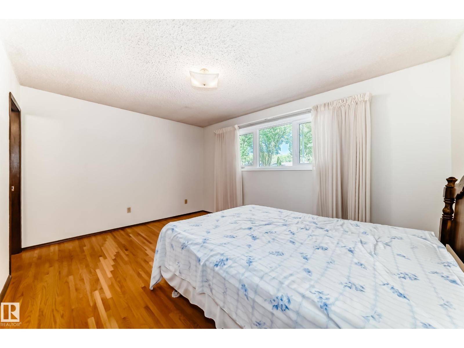 












70 FLEETWOOD CR

,
St. Albert,




Alberta
T8N1R5

