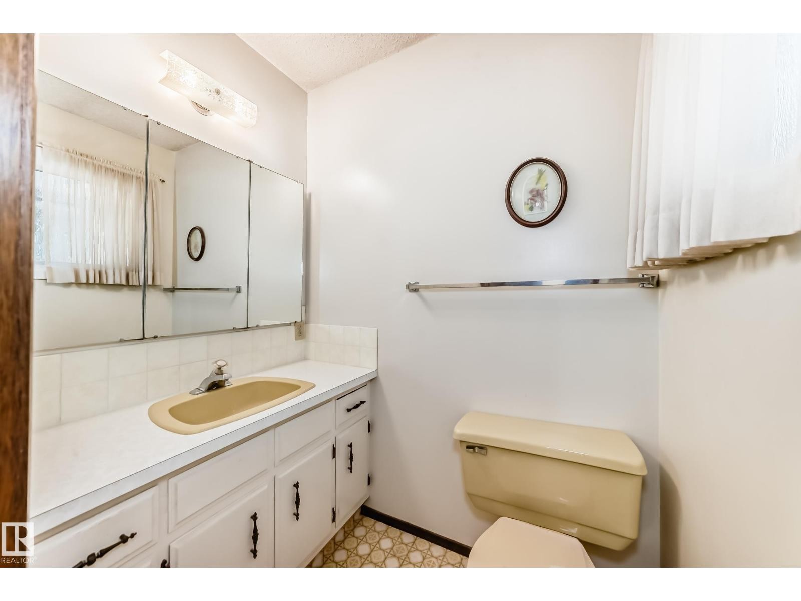 












70 FLEETWOOD CR

,
St. Albert,




Alberta
T8N1R5

