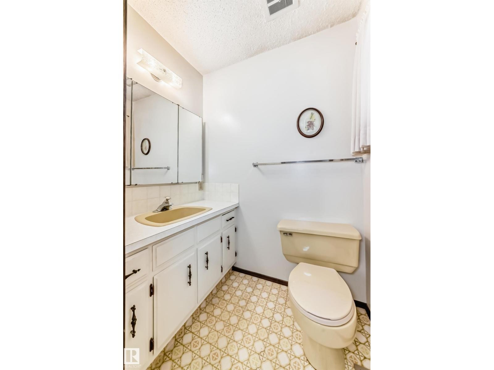 












70 FLEETWOOD CR

,
St. Albert,




Alberta
T8N1R5

