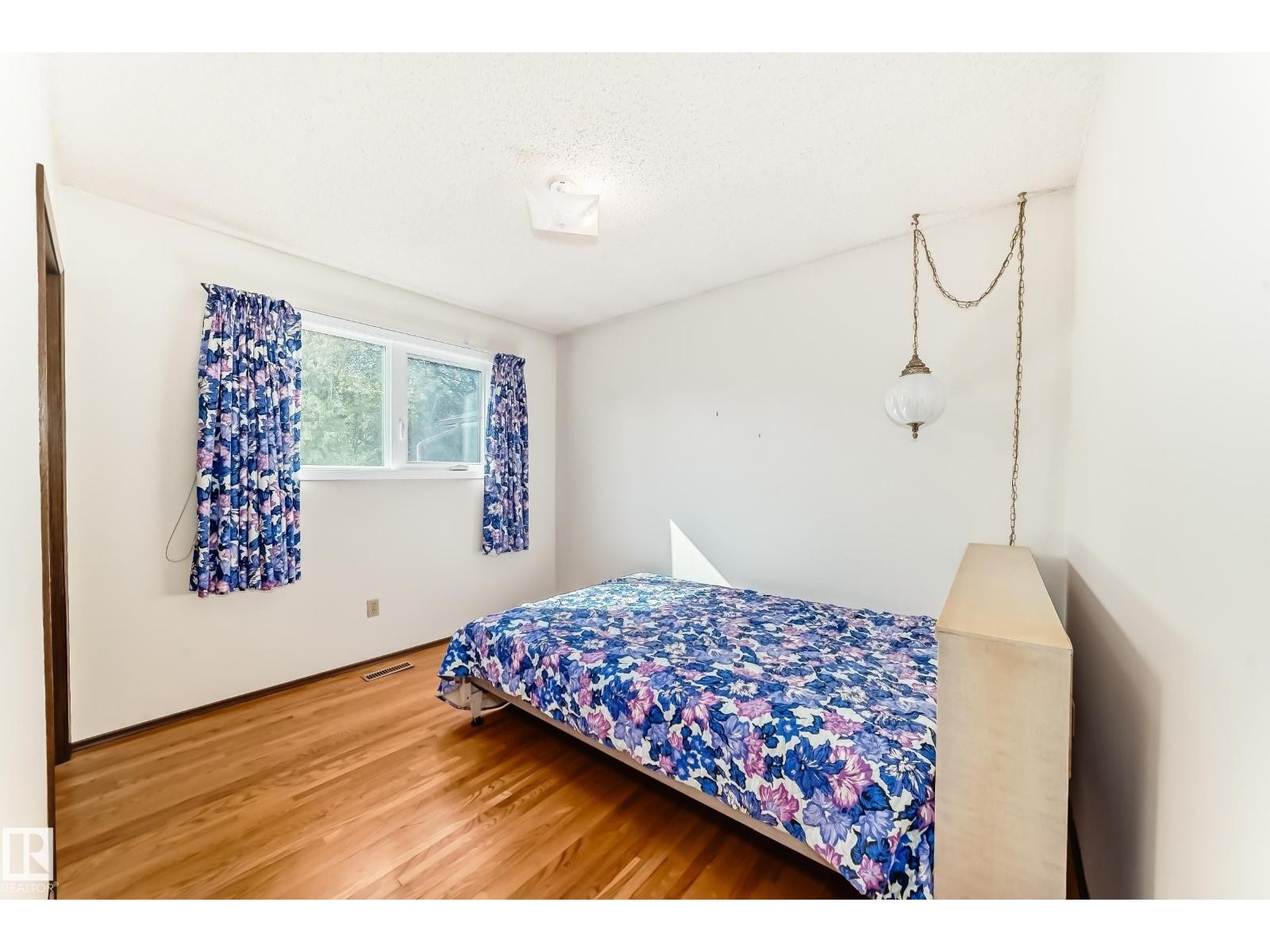












70 FLEETWOOD CR

,
St. Albert,




Alberta
T8N1R5

