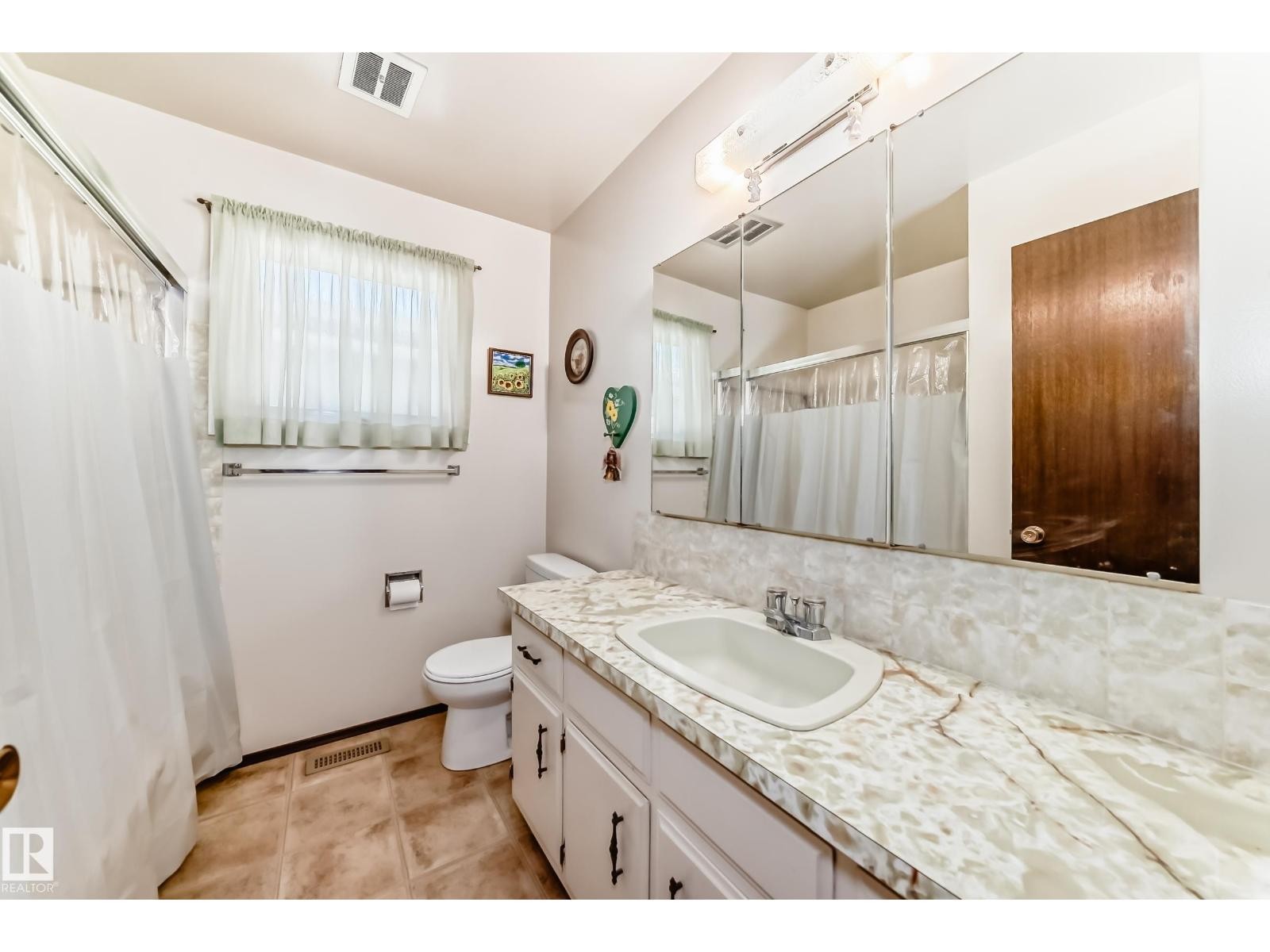 












70 FLEETWOOD CR

,
St. Albert,




Alberta
T8N1R5

