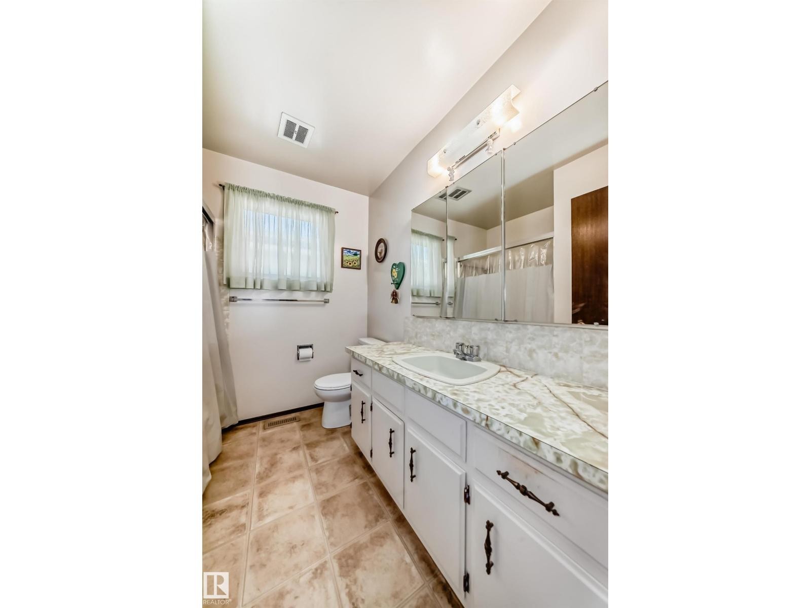 












70 FLEETWOOD CR

,
St. Albert,




Alberta
T8N1R5

