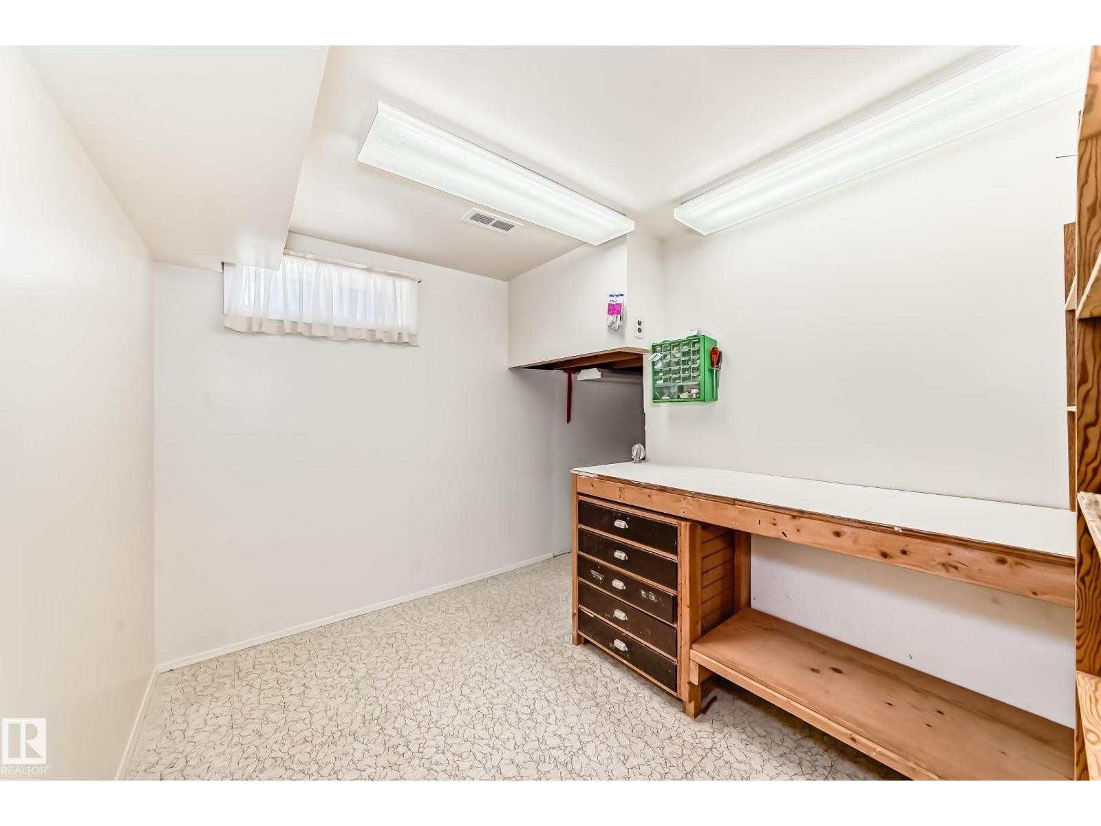 












70 FLEETWOOD CR

,
St. Albert,




Alberta
T8N1R5

