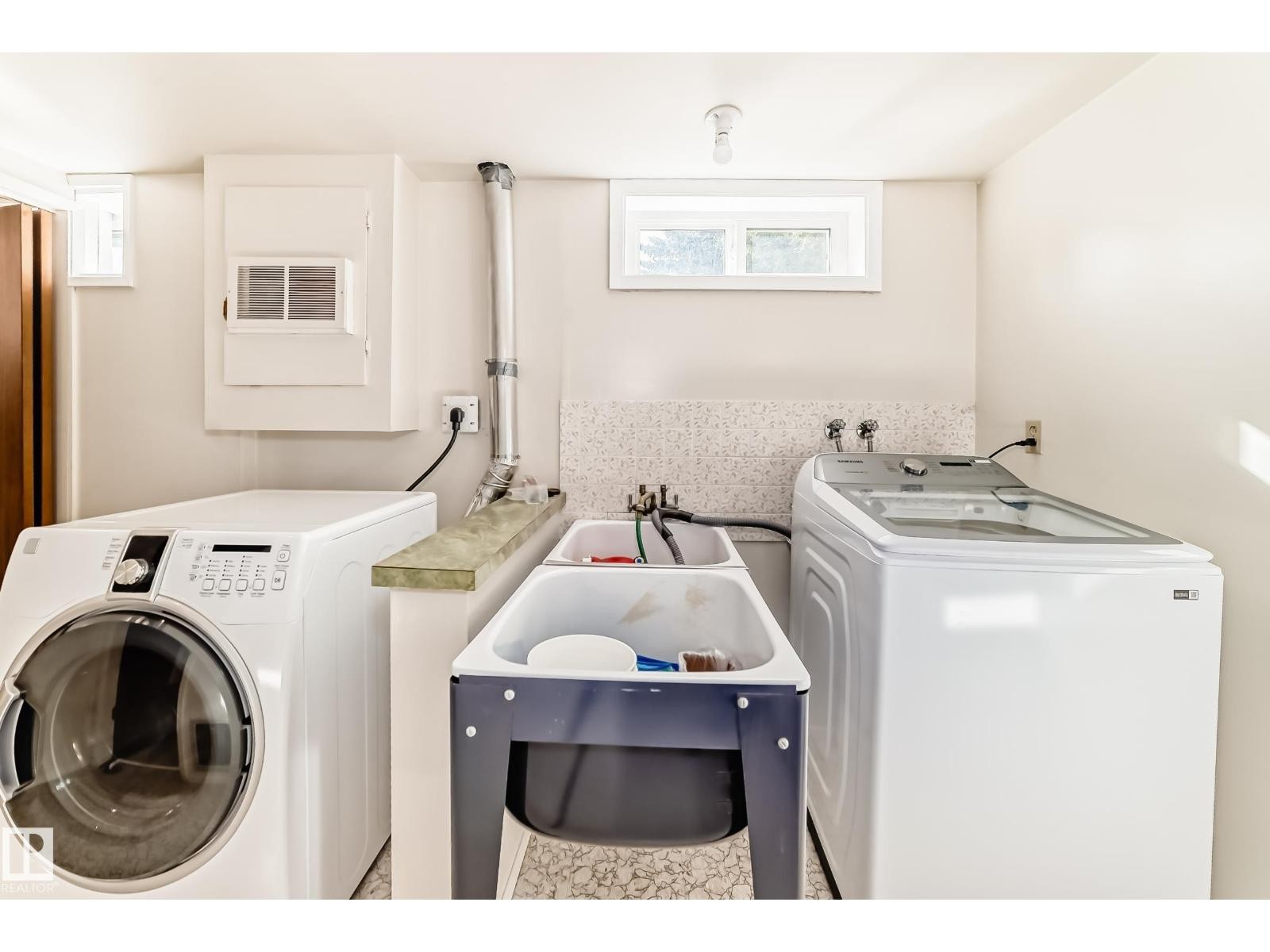 












70 FLEETWOOD CR

,
St. Albert,




Alberta
T8N1R5

