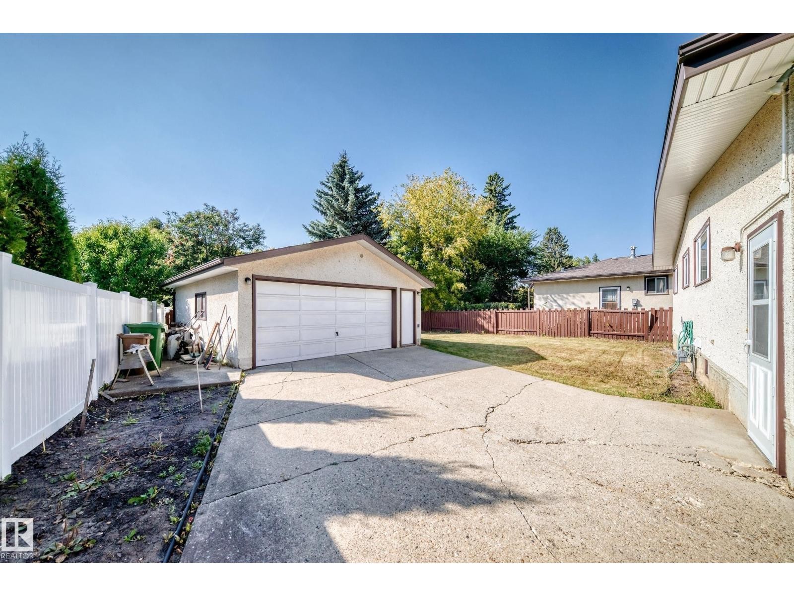 












70 FLEETWOOD CR

,
St. Albert,




Alberta
T8N1R5

