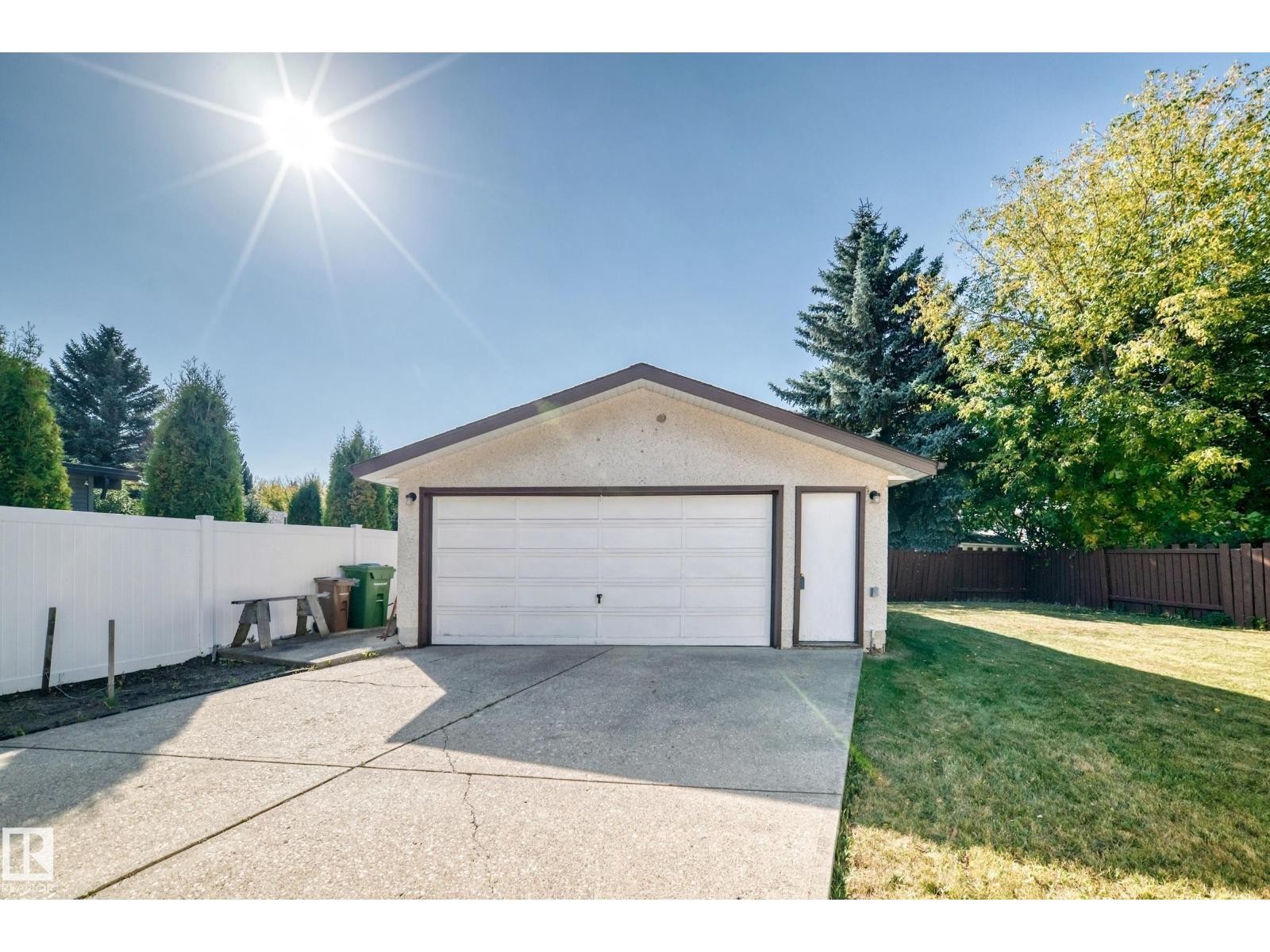 












70 FLEETWOOD CR

,
St. Albert,




Alberta
T8N1R5

