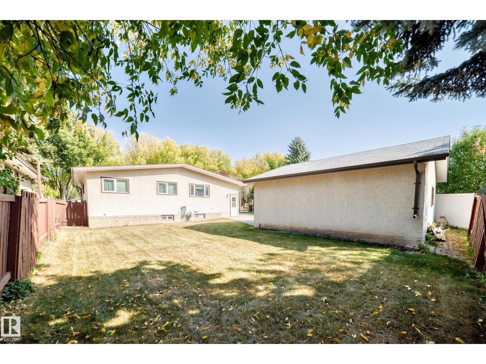 












70 FLEETWOOD CR

,
St. Albert,




Alberta
T8N1R5

