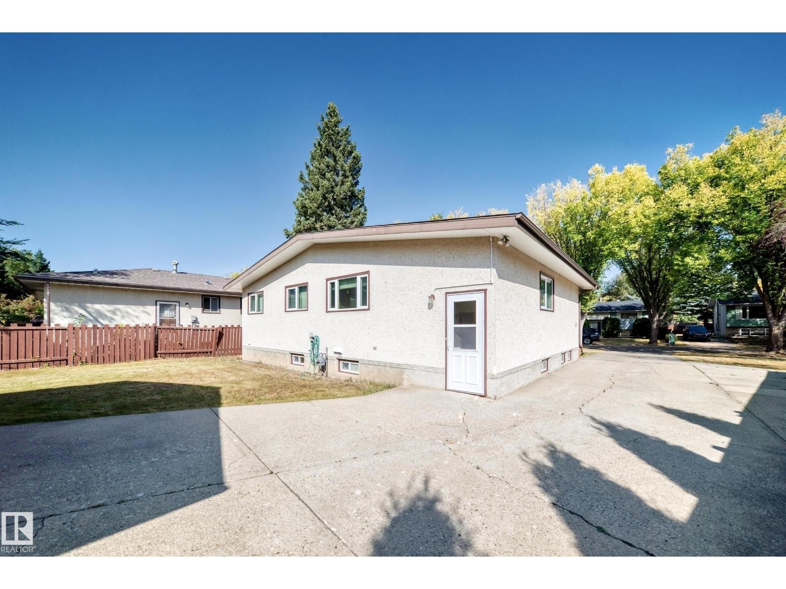 












70 FLEETWOOD CR

,
St. Albert,




Alberta
T8N1R5

