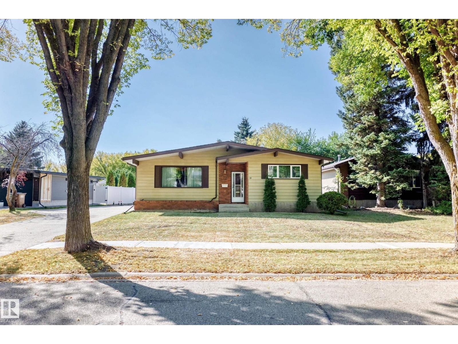 












70 FLEETWOOD CR

,
St. Albert,




Alberta
T8N1R5

