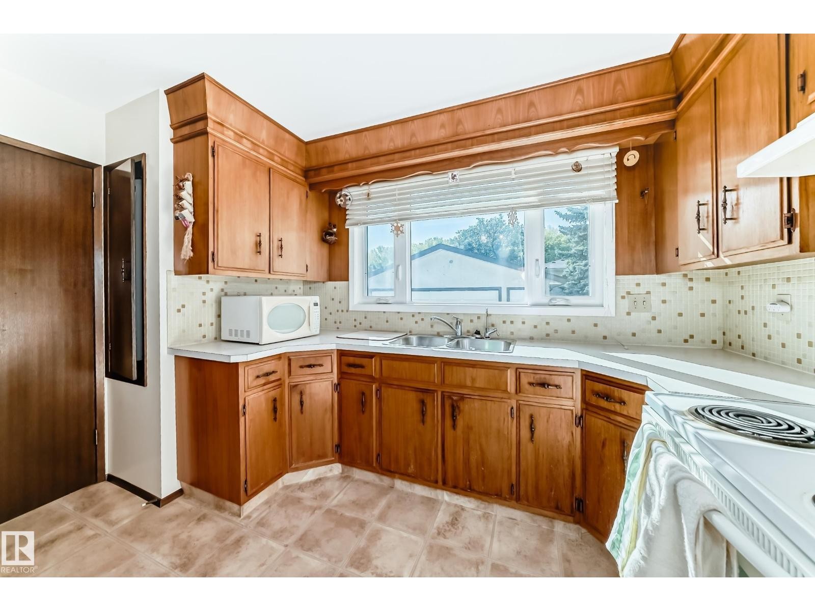 












70 FLEETWOOD CR

,
St. Albert,




Alberta
T8N1R5

