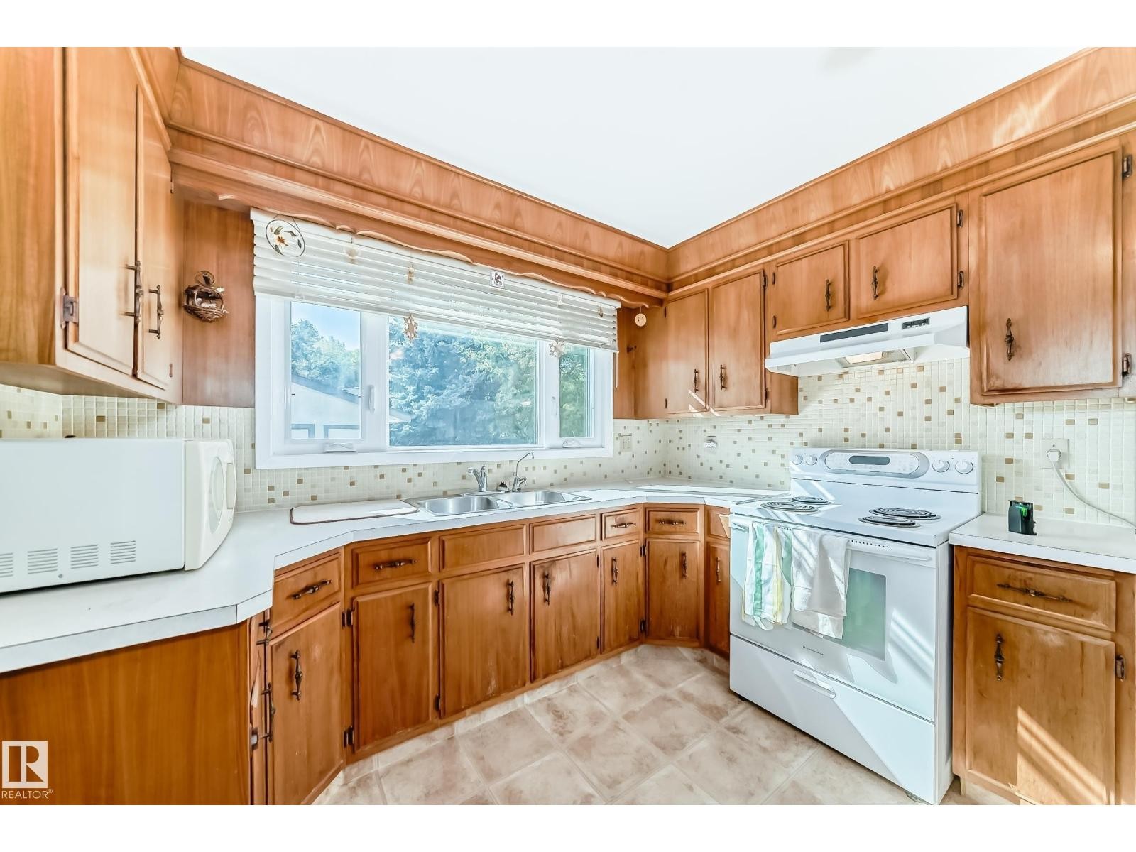 












70 FLEETWOOD CR

,
St. Albert,




Alberta
T8N1R5

