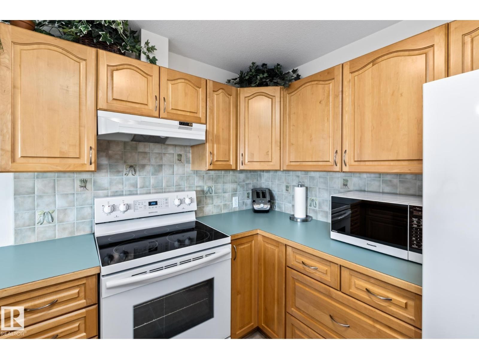 












#414 78 MCKENNEY AV

,
St. Albert,




Alberta
T8N1L9

