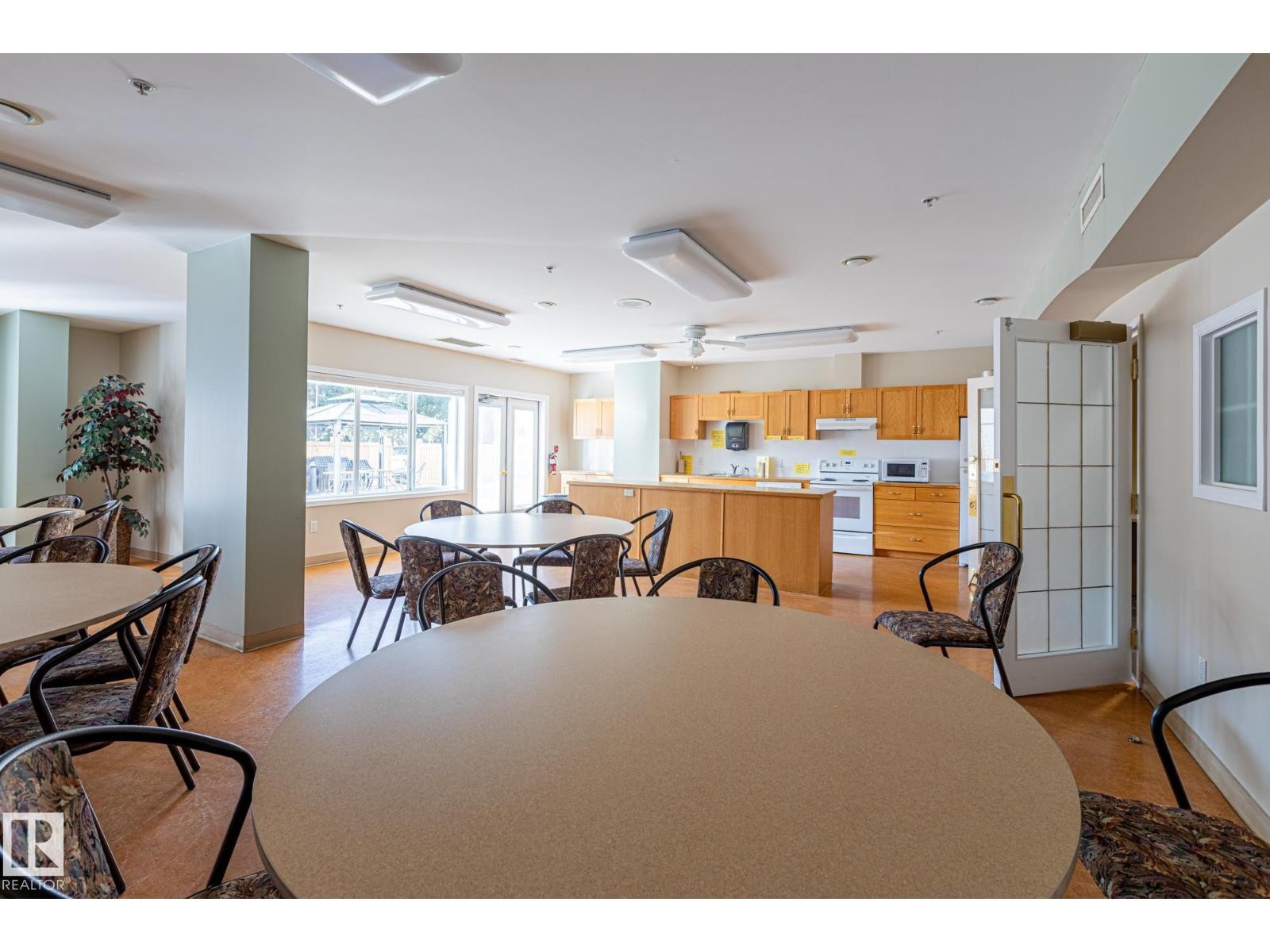












#414 78 MCKENNEY AV

,
St. Albert,




Alberta
T8N1L9

