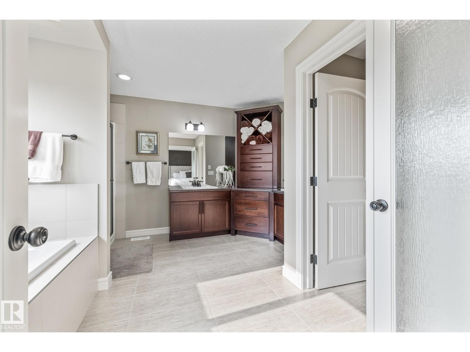












10 MEADOWLAND GD

,
Spruce Grove,




Alberta
T7X0N3

