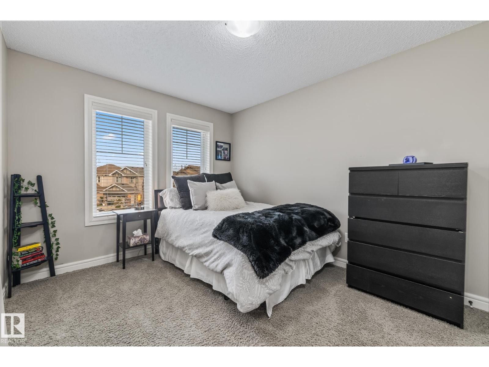 












10 MEADOWLAND GD

,
Spruce Grove,




Alberta
T7X0N3

