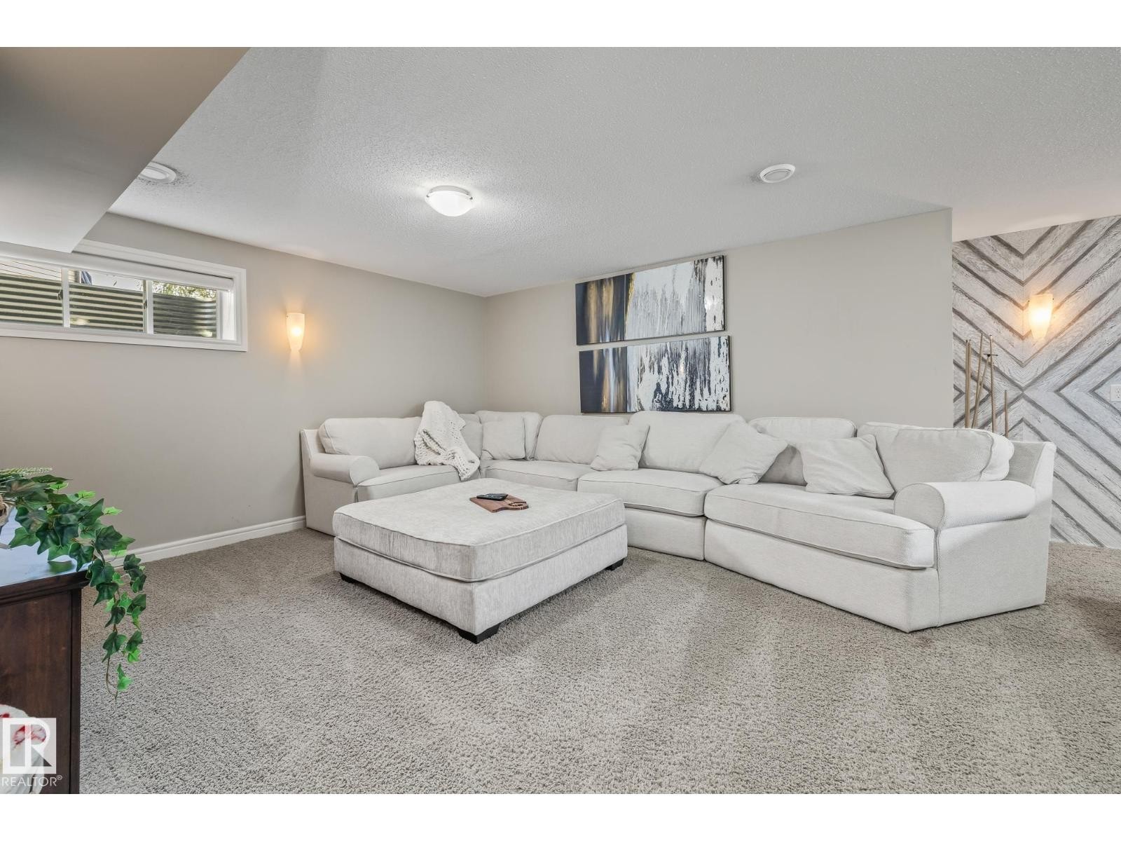 












10 MEADOWLAND GD

,
Spruce Grove,




Alberta
T7X0N3

