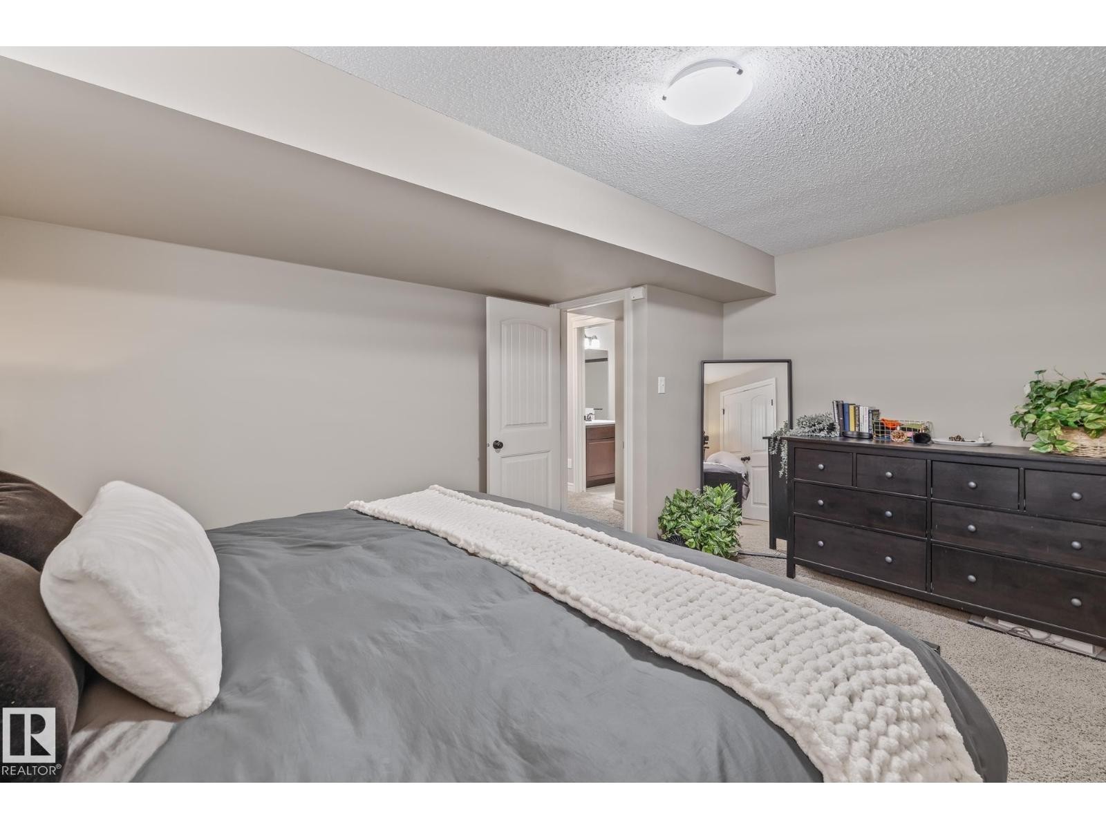 












10 MEADOWLAND GD

,
Spruce Grove,




Alberta
T7X0N3

