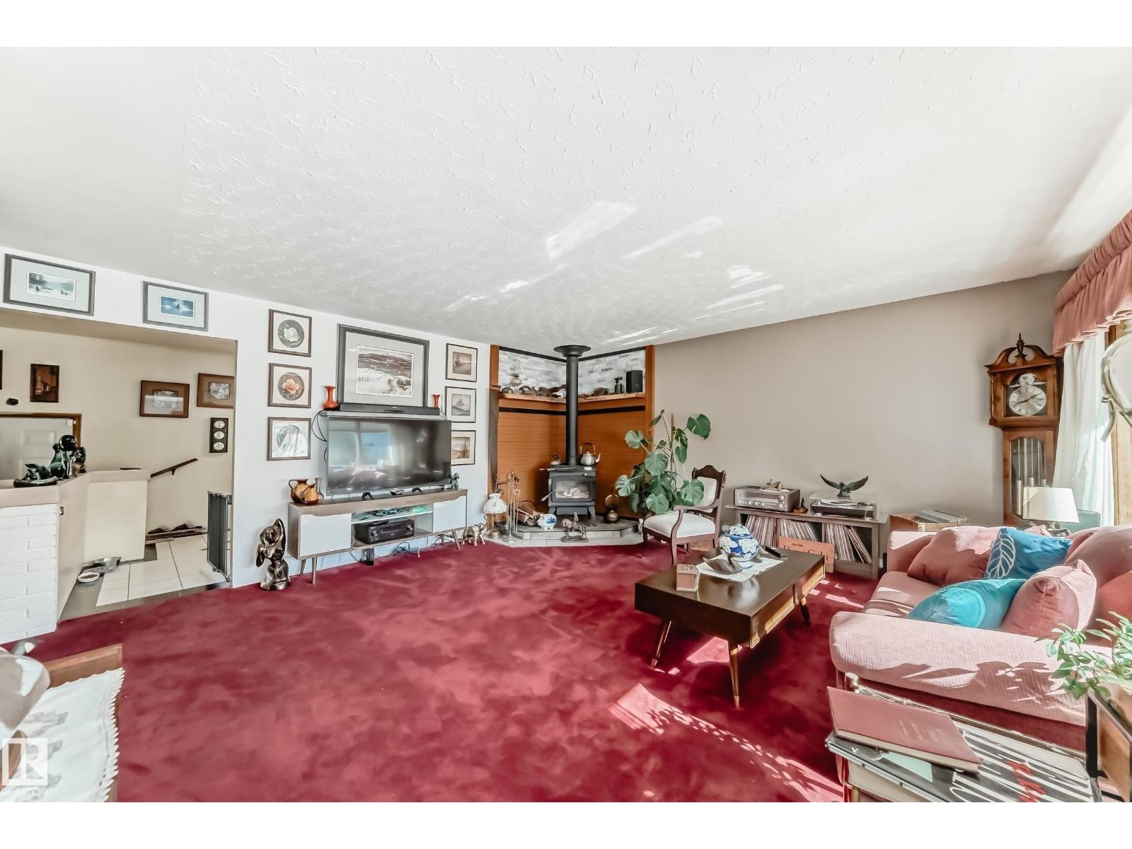 












15906 92A AV NW

,
Edmonton,




Alberta
T5R5C6


