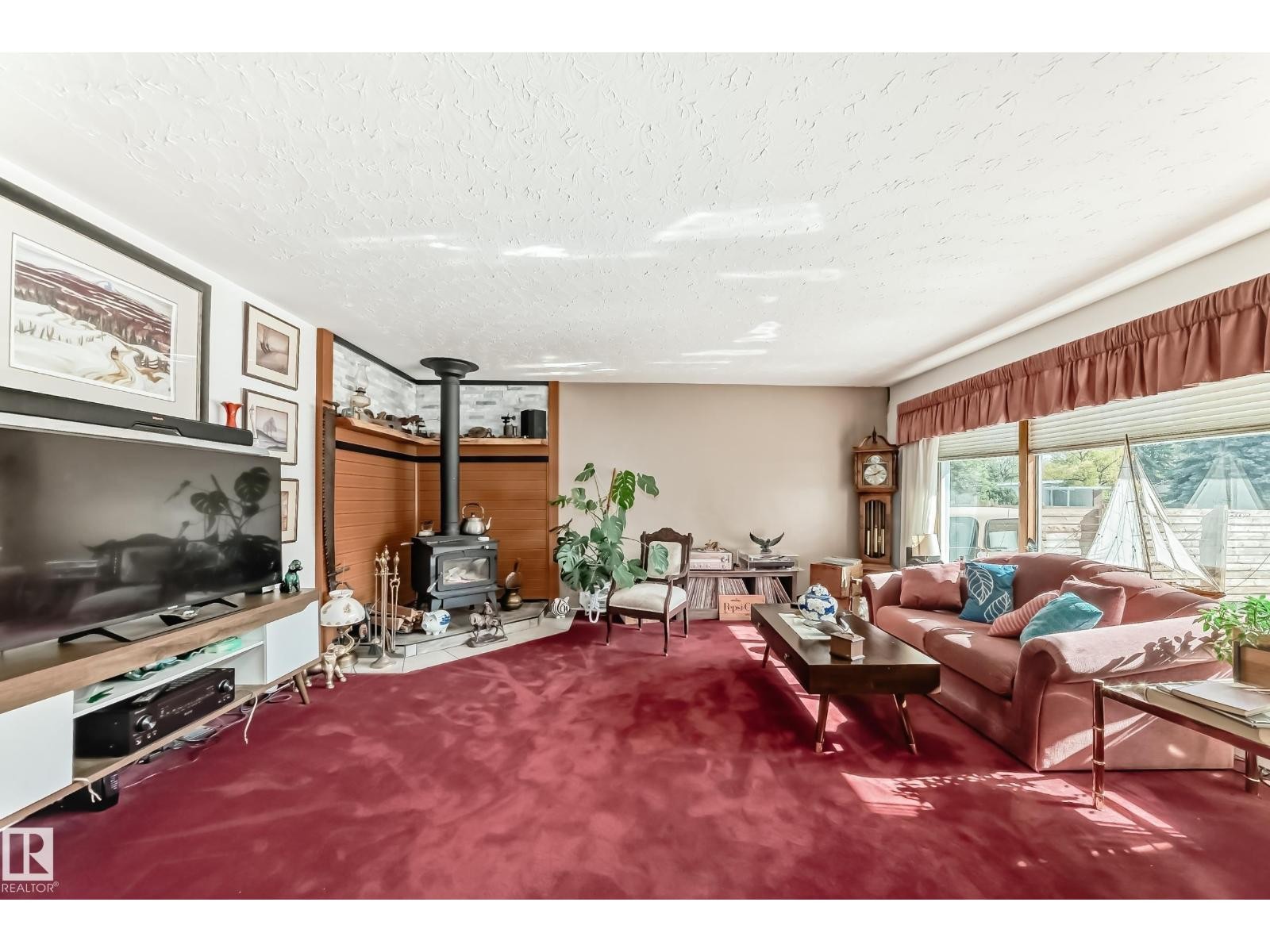 












15906 92A AV NW

,
Edmonton,




Alberta
T5R5C6


