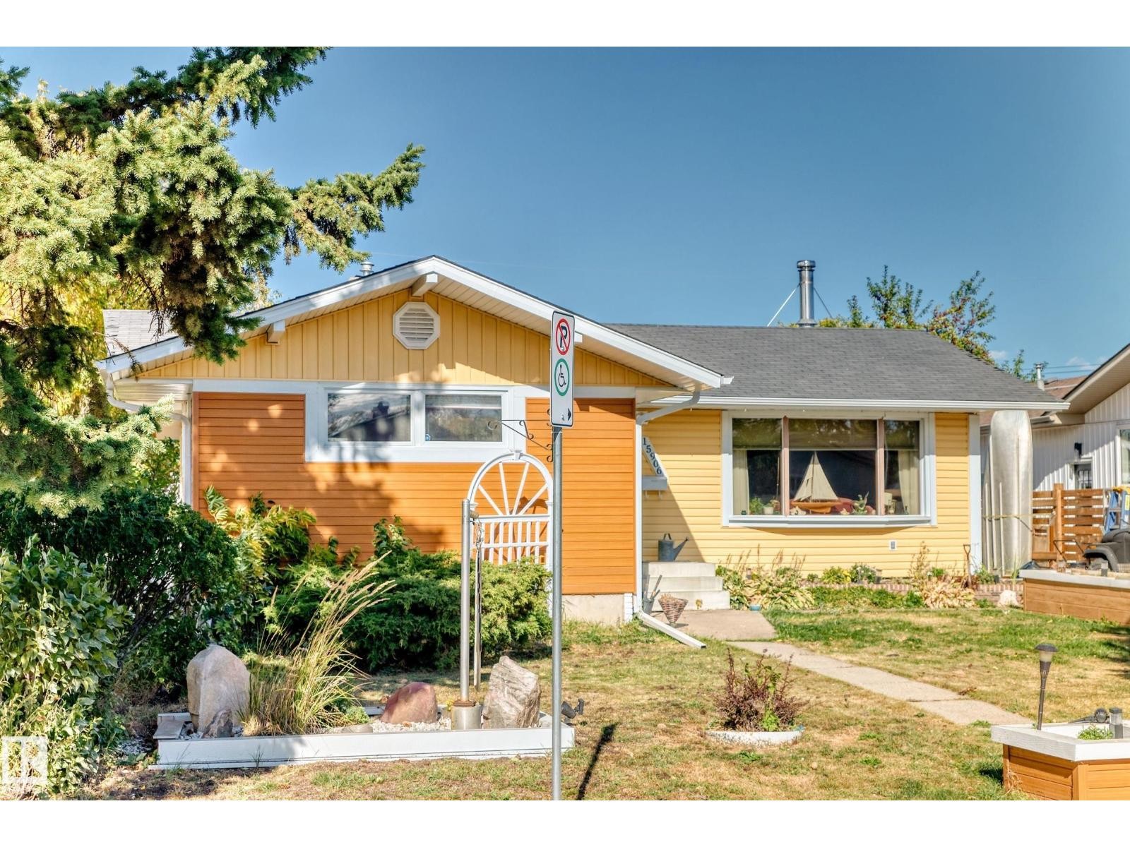 












15906 92A AV NW

,
Edmonton,




Alberta
T5R5C6


