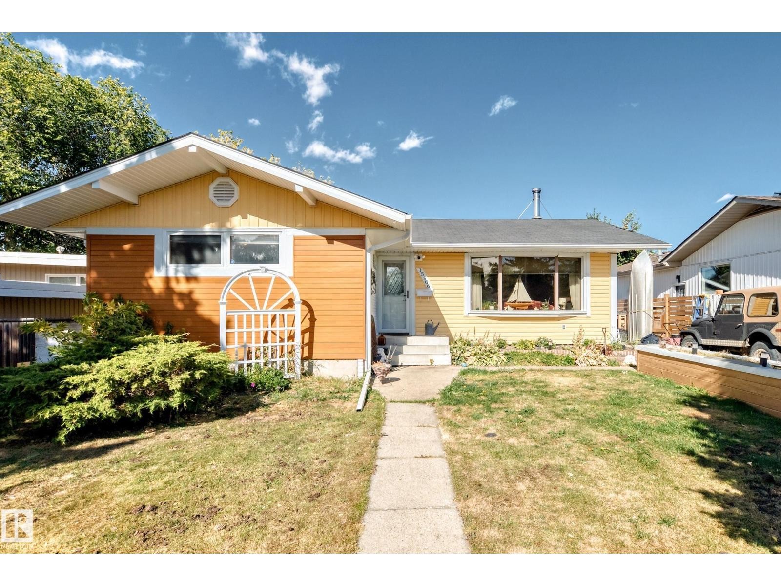 












15906 92A AV NW

,
Edmonton,




Alberta
T5R5C6

