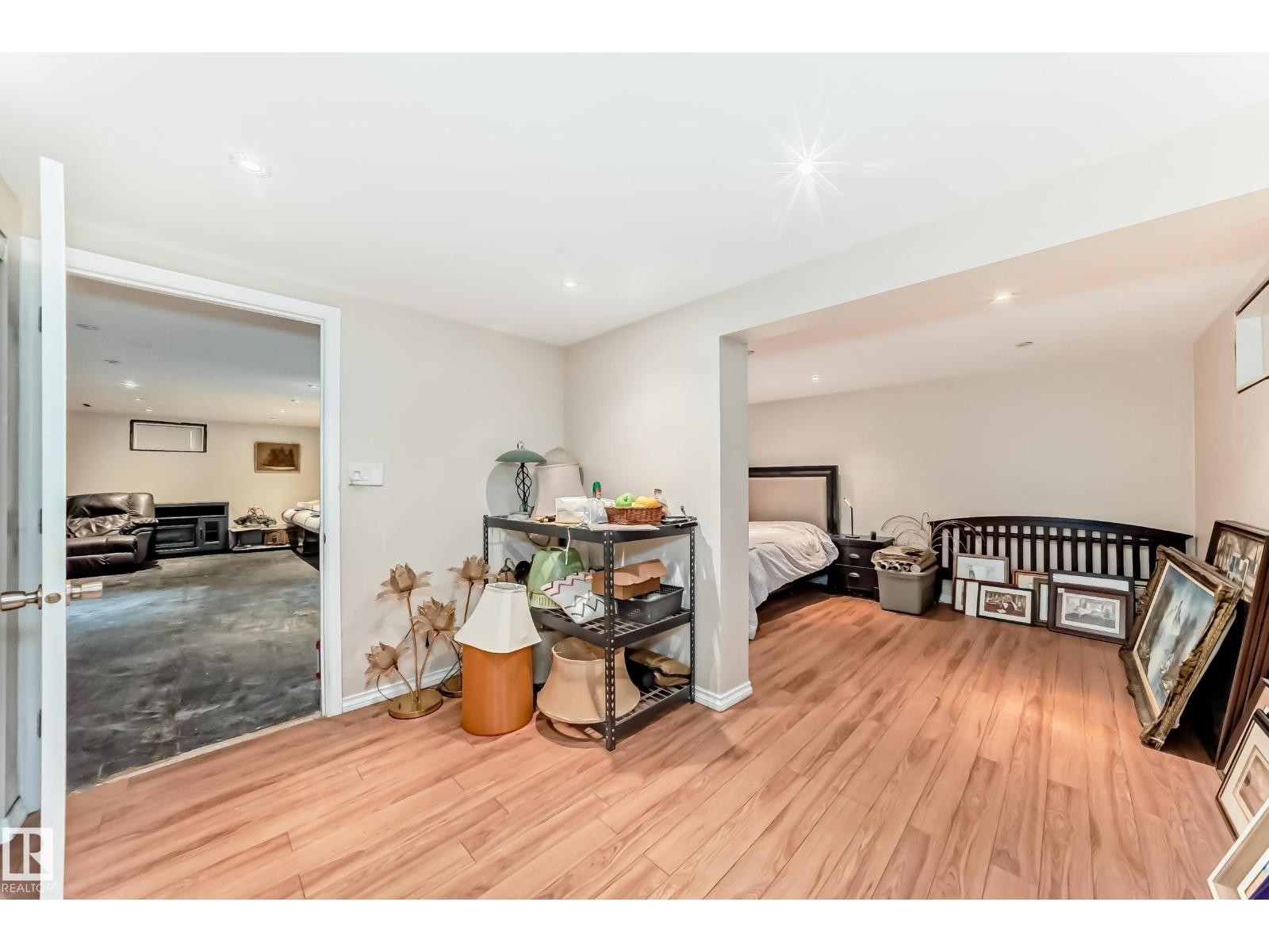 












15906 92A AV NW

,
Edmonton,




Alberta
T5R5C6

