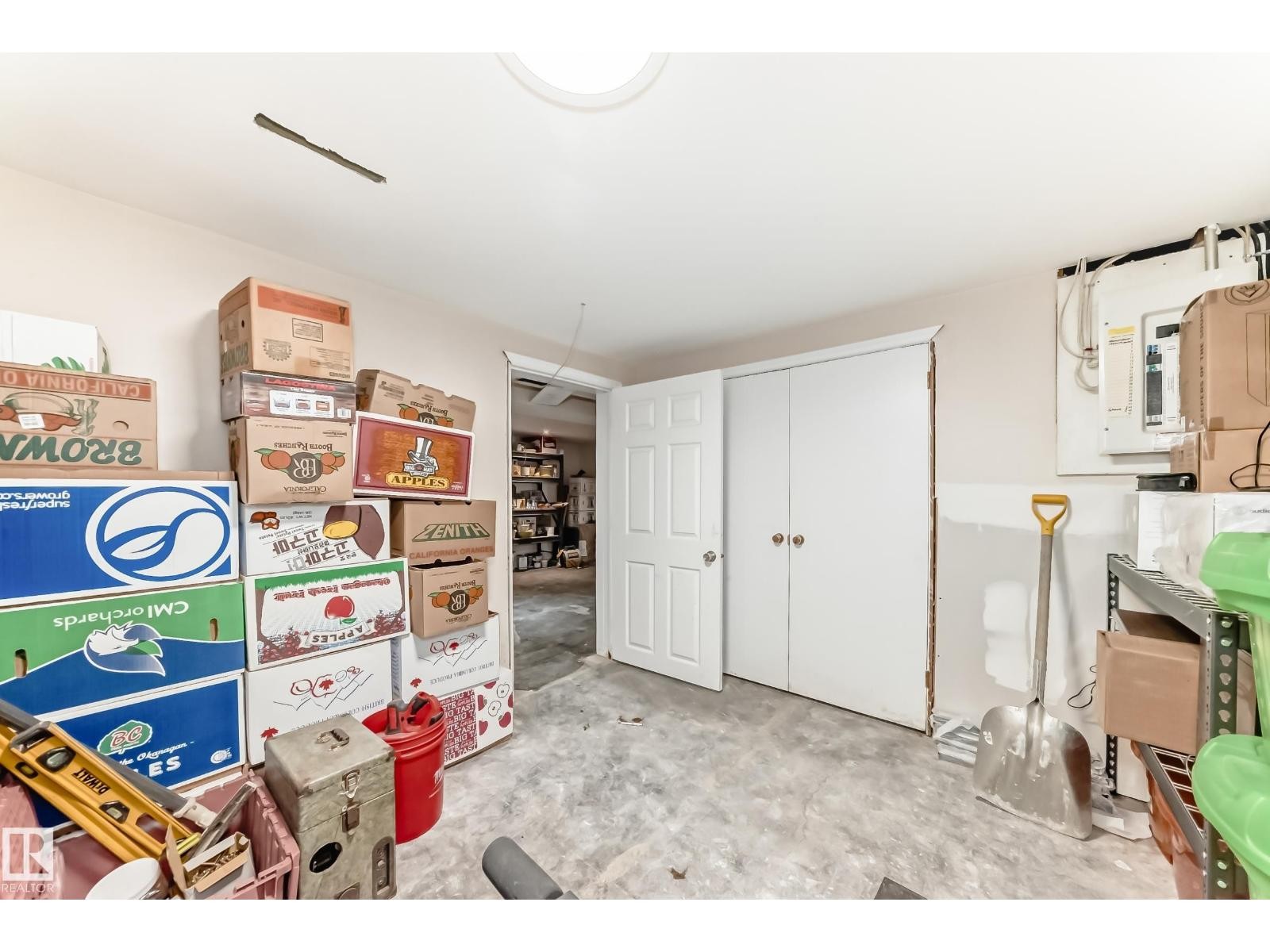 












15906 92A AV NW

,
Edmonton,




Alberta
T5R5C6

